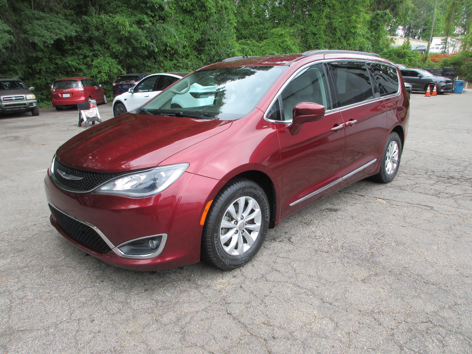 Velvet Red Pearlcoat 2017 Chrysler Pacifica Touring L FWD Minivan Front-Wheel Drive 9-Speed Automatic