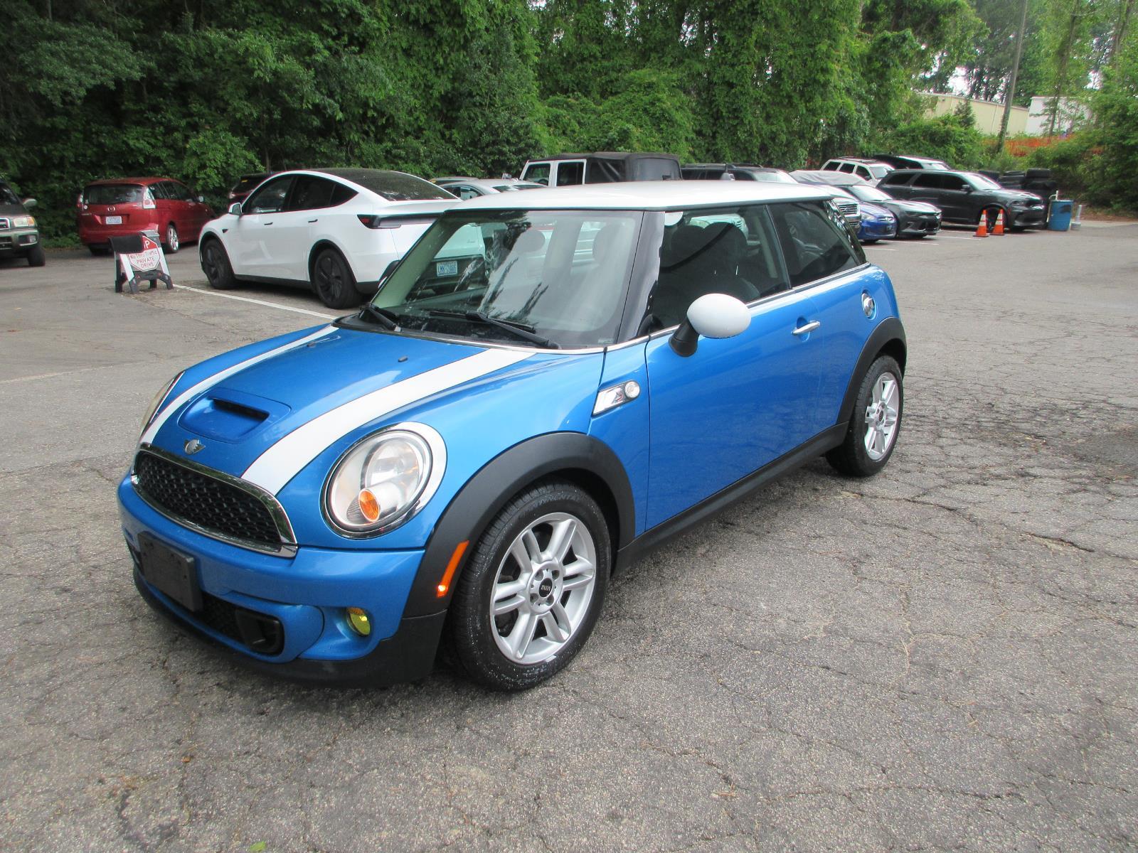 Laser Blue Metallic 2011 MINI Cooper S Hatchback Hatchback Front-Wheel Drive 6-Speed Manual