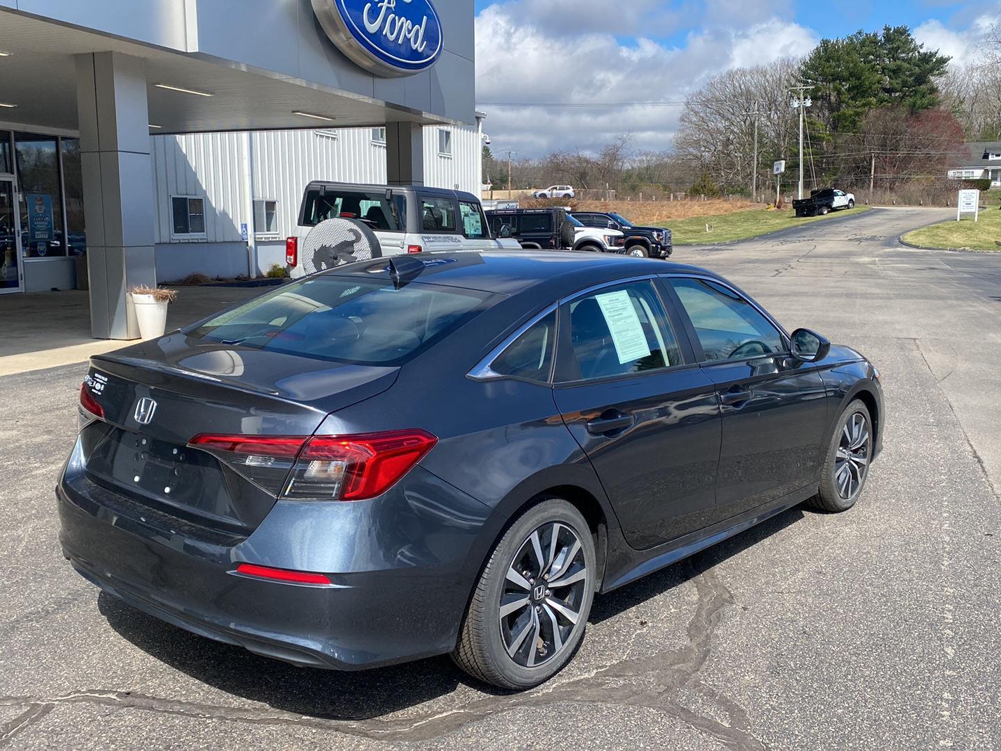 View vehicle photo 5
