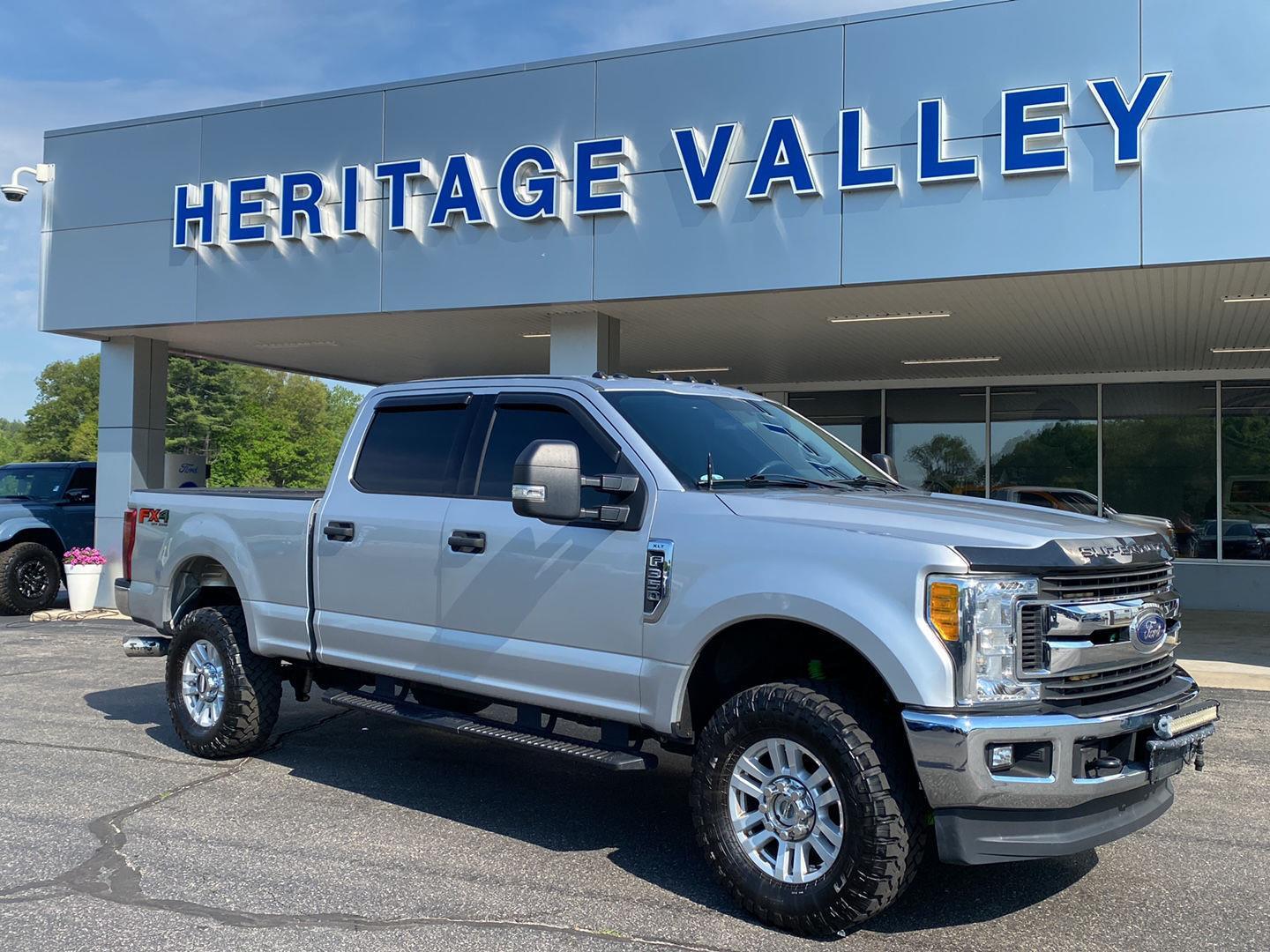 2017 Ford F-350 Super Duty XLT Crew Cab 4WD