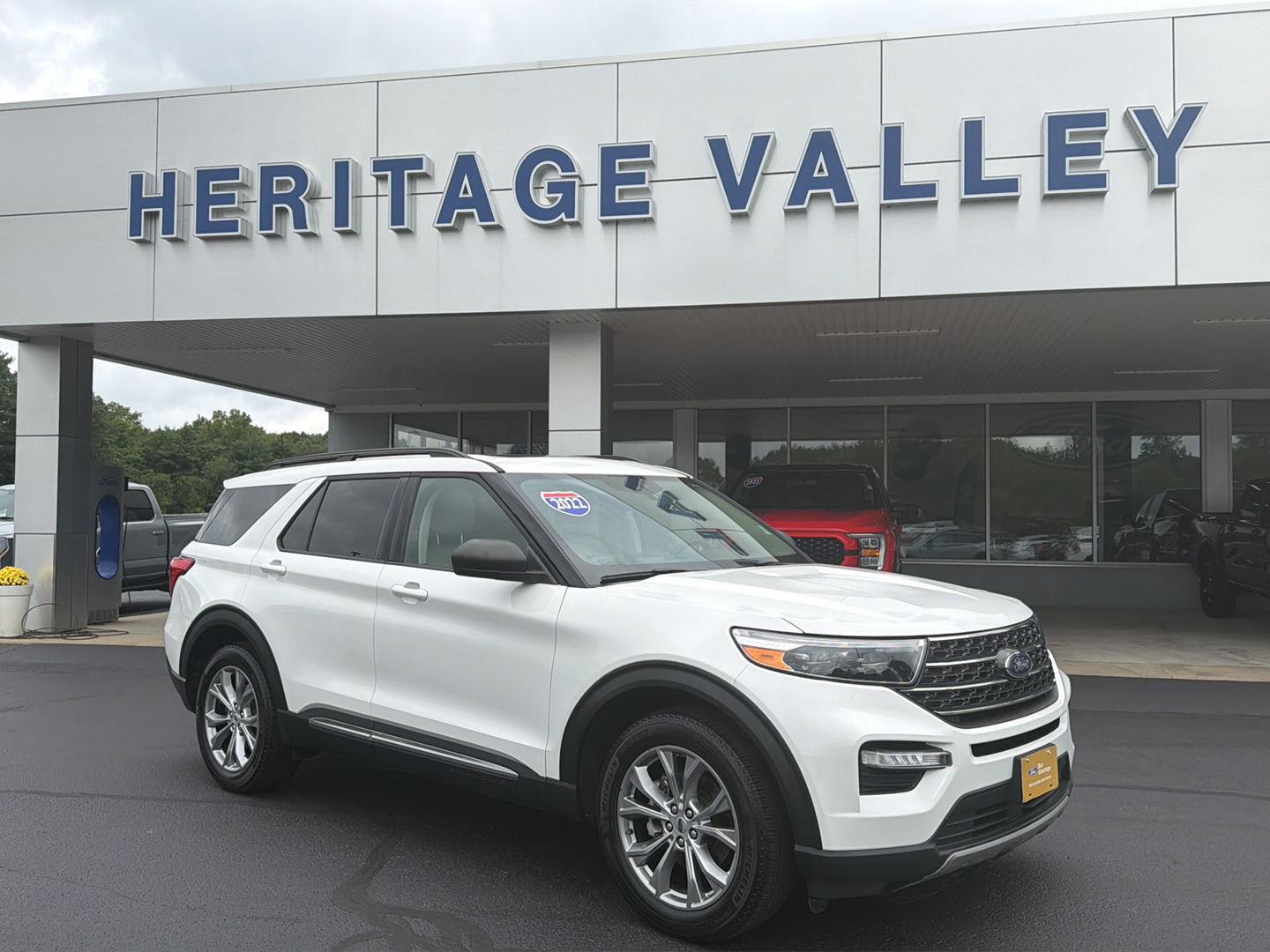 Star White Metallic Tri-Coat 2022 Ford Explorer SUV / Crossover All-Wheel Drive Automatic