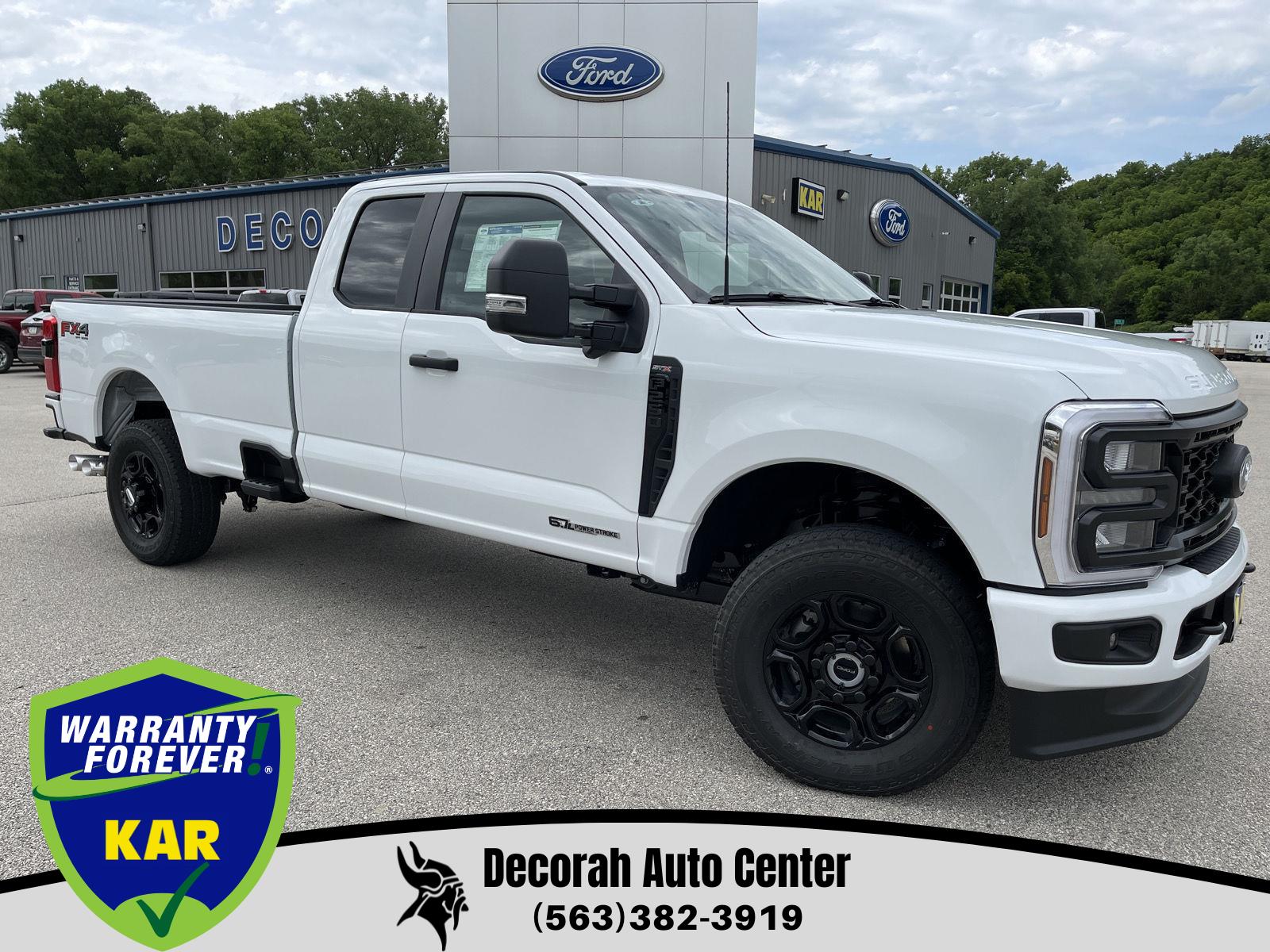 Oxford White 2025 Ford F-250 Super Duty Pickup Truck Four-Wheel Drive Automatic