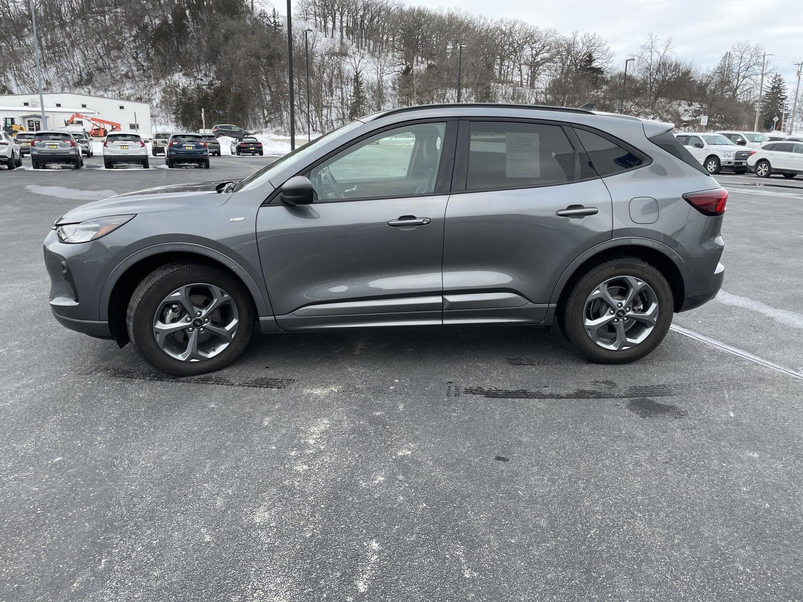 View vehicle photo 6