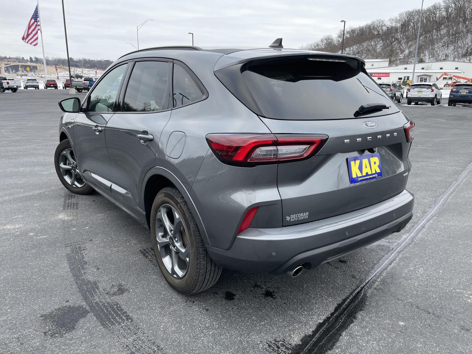 View vehicle photo 7