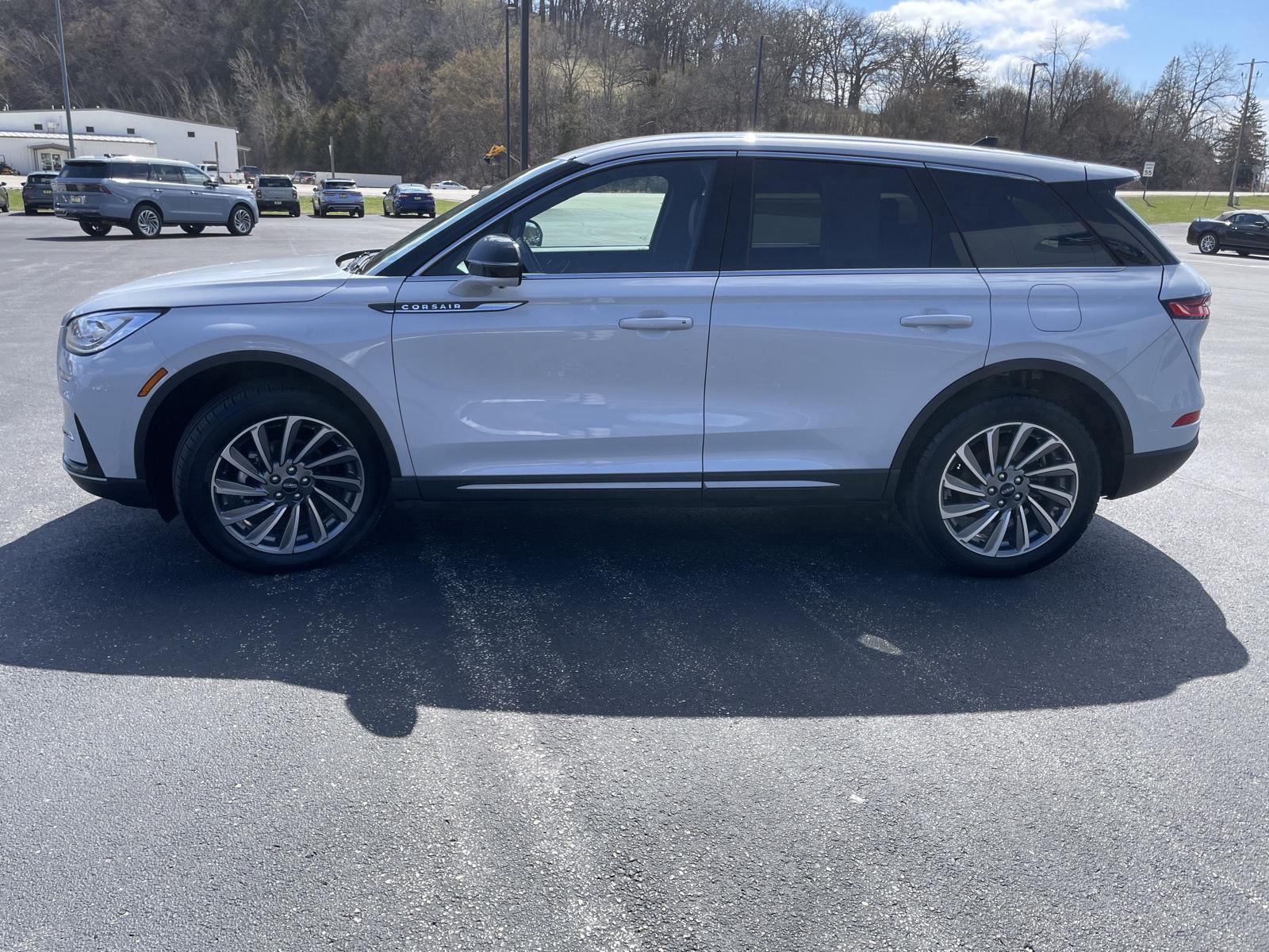 View vehicle photo 6