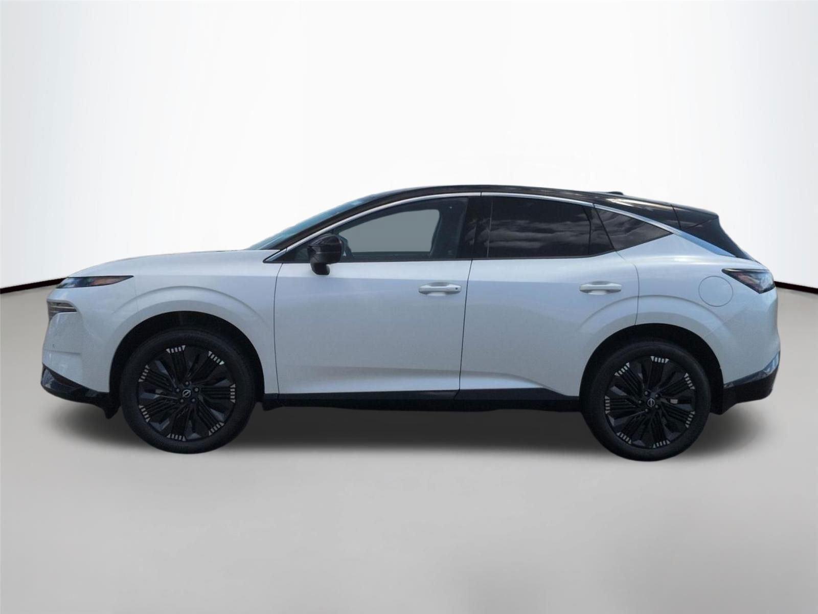 New 2026 Everest White Pearl Tricoat/Super Black Nissan Platinum image 2