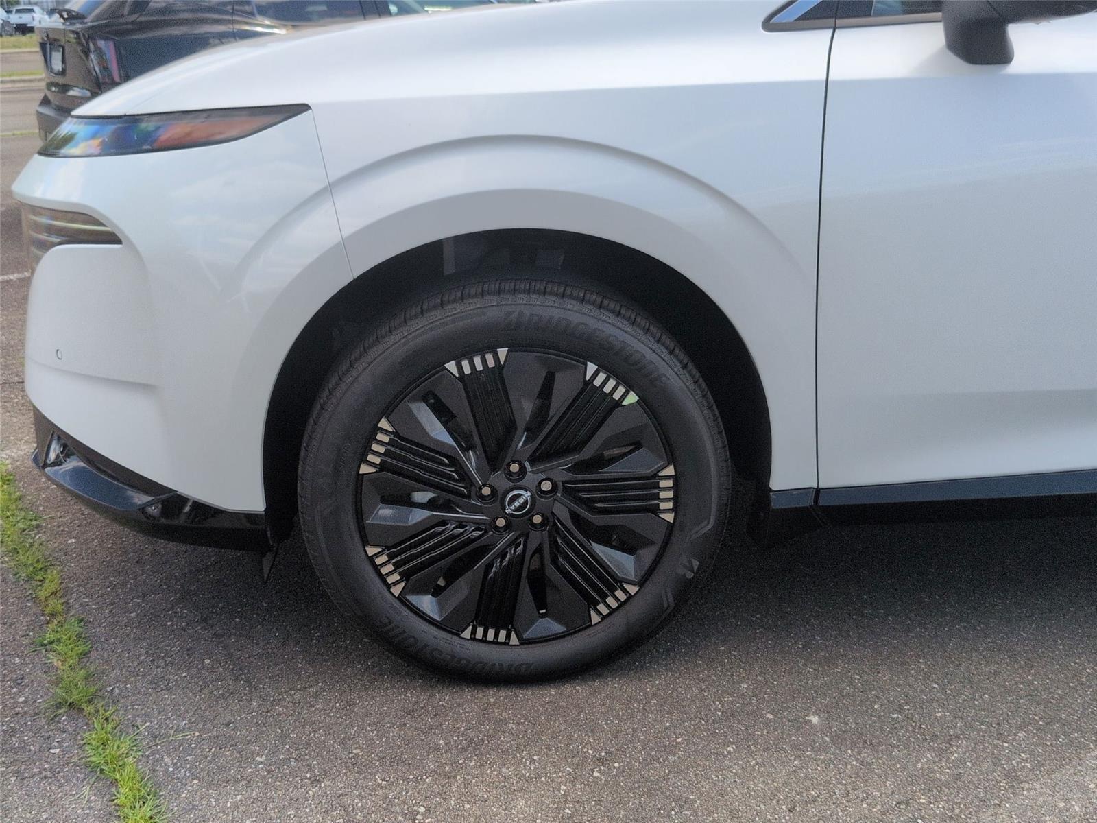 New 2026 Everest White Pearl Tricoat/Super Black Nissan Platinum image 10