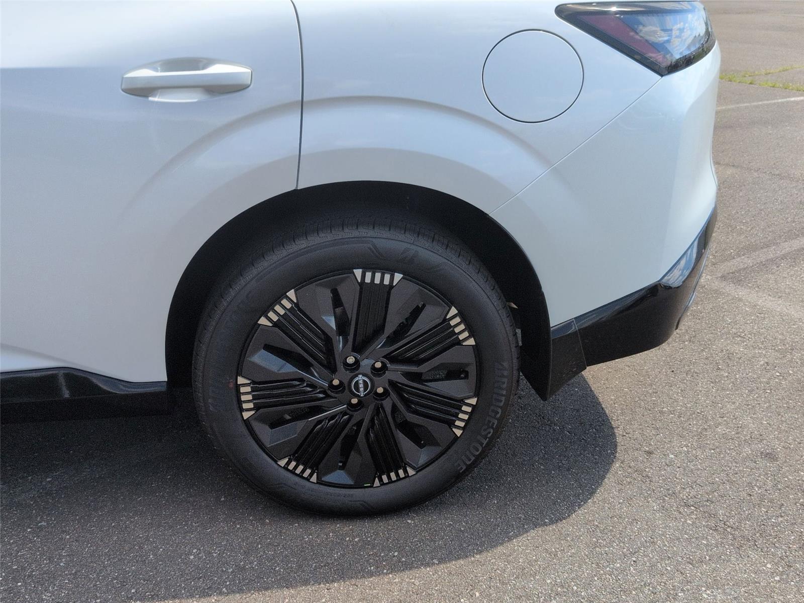 New 2026 Everest White Pearl Tricoat/Super Black Nissan Platinum image 11