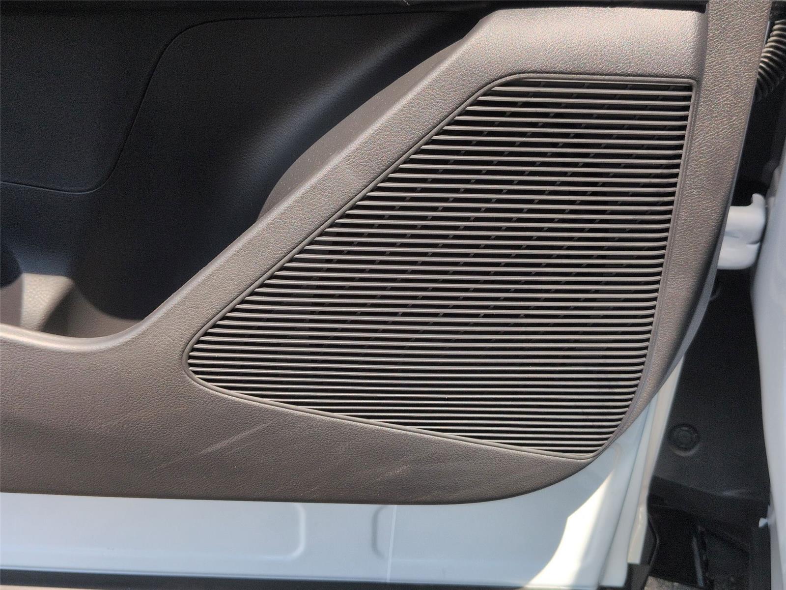 New 2026 Everest White Pearl Tricoat/Super Black Nissan Platinum image 17