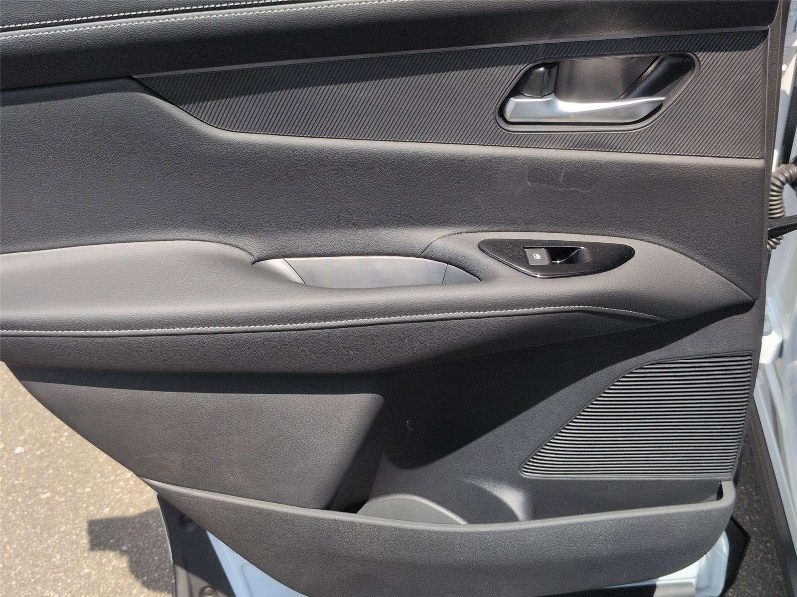 New 2026 Everest White Pearl Tricoat/Super Black Nissan Platinum image 33