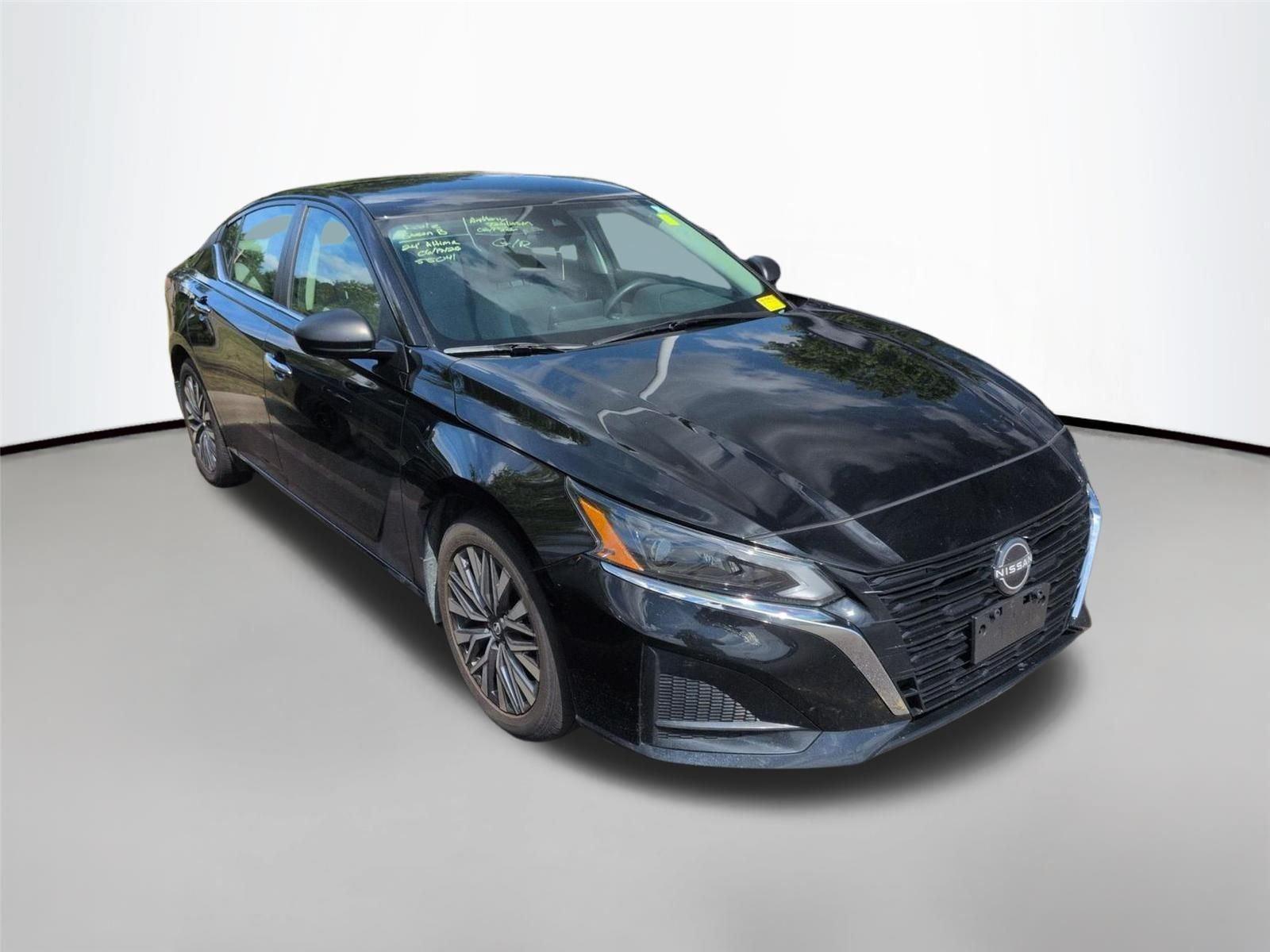 Used 2024 Super Black Nissan 2.5 SV image 3