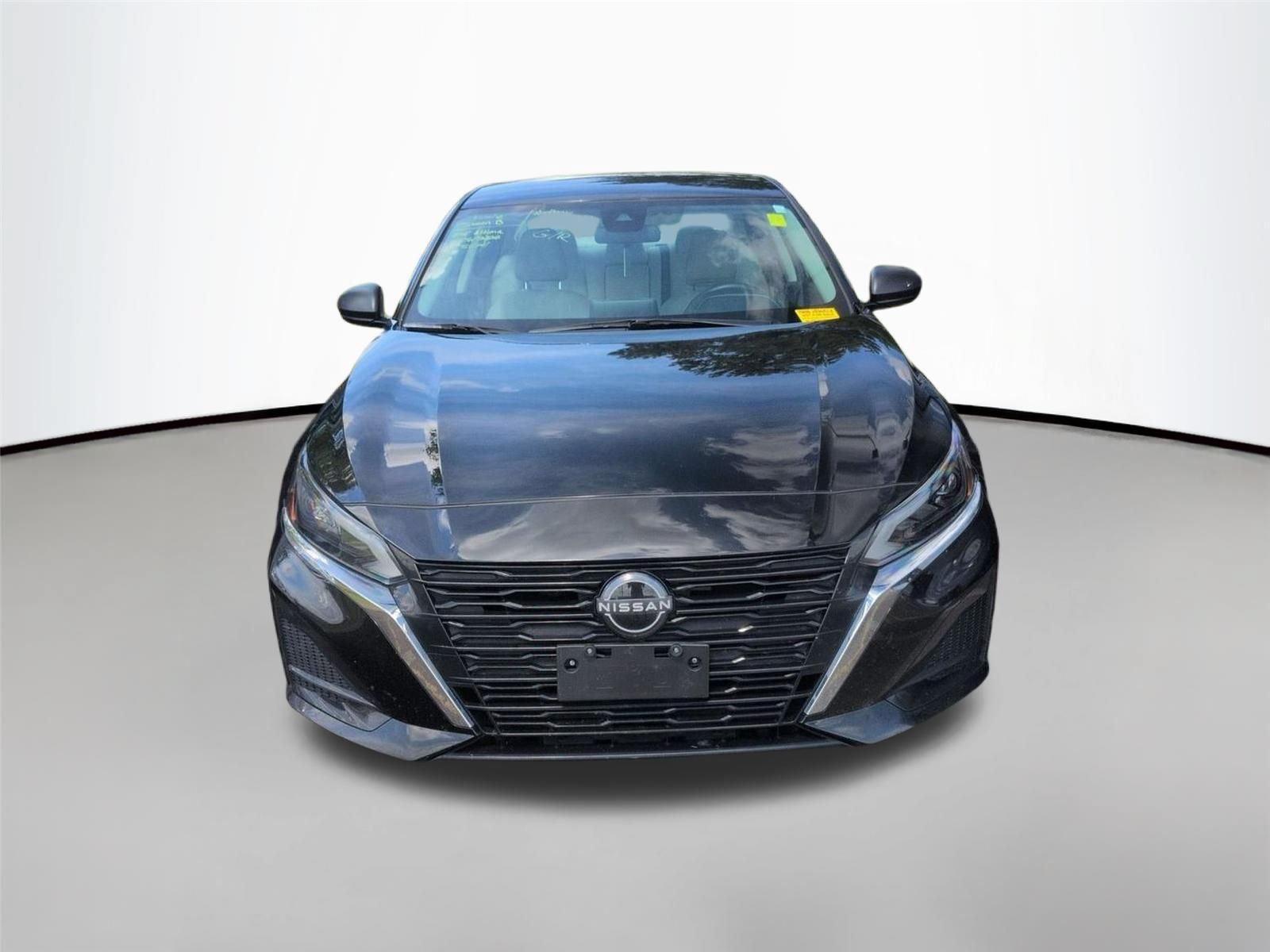 Used 2024 Super Black Nissan 2.5 SV image 4