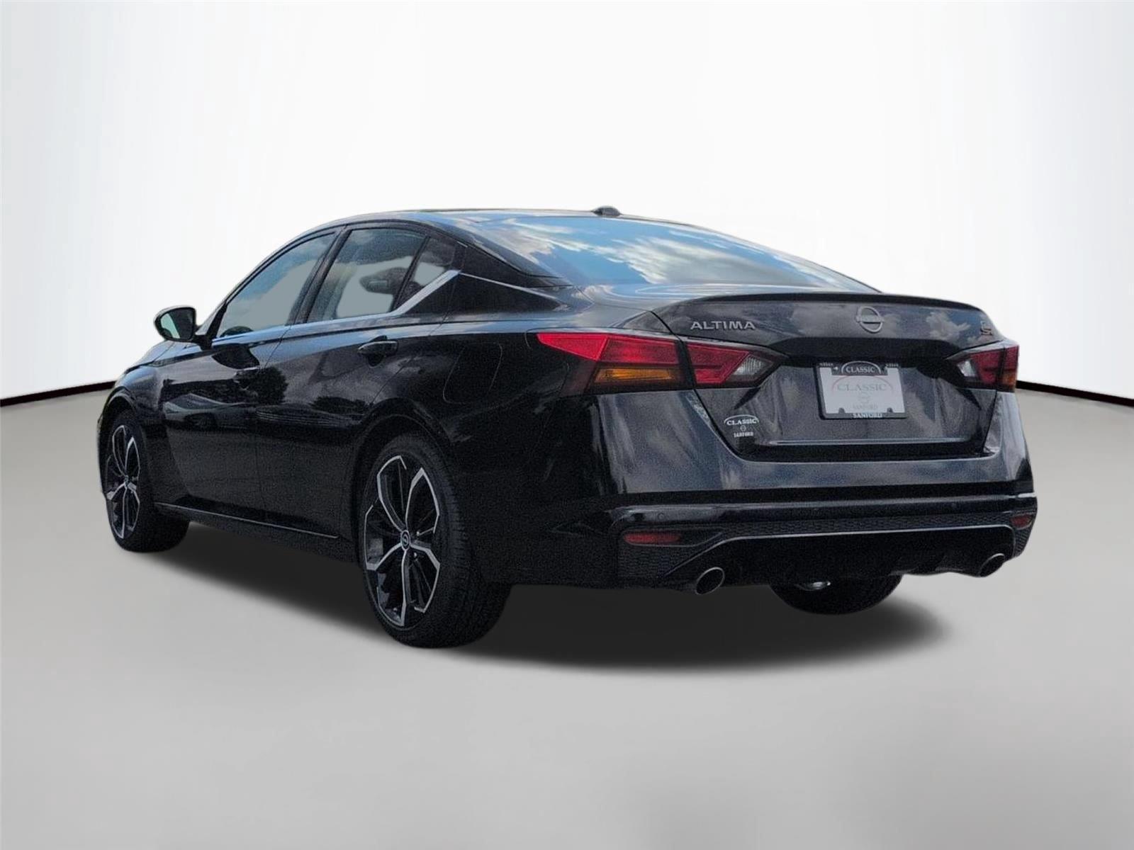Used 2024 Super Black Nissan 2.5 SR image 3