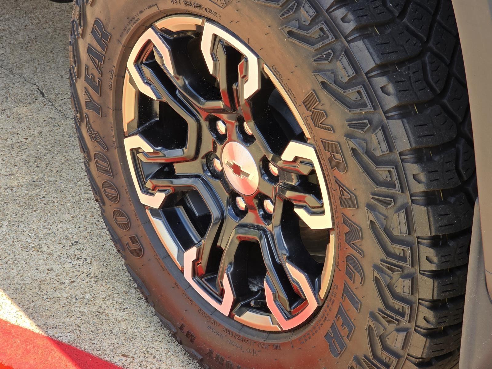 2023 Chevrolet Silverado 1500 ZR2 - Photo 10