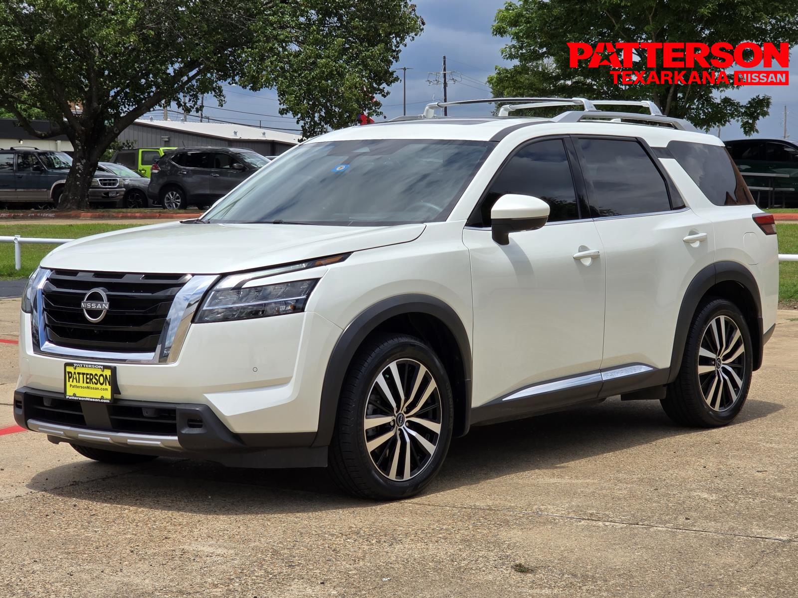 2023 Nissan Pathfinder Platinum 2WD's photo