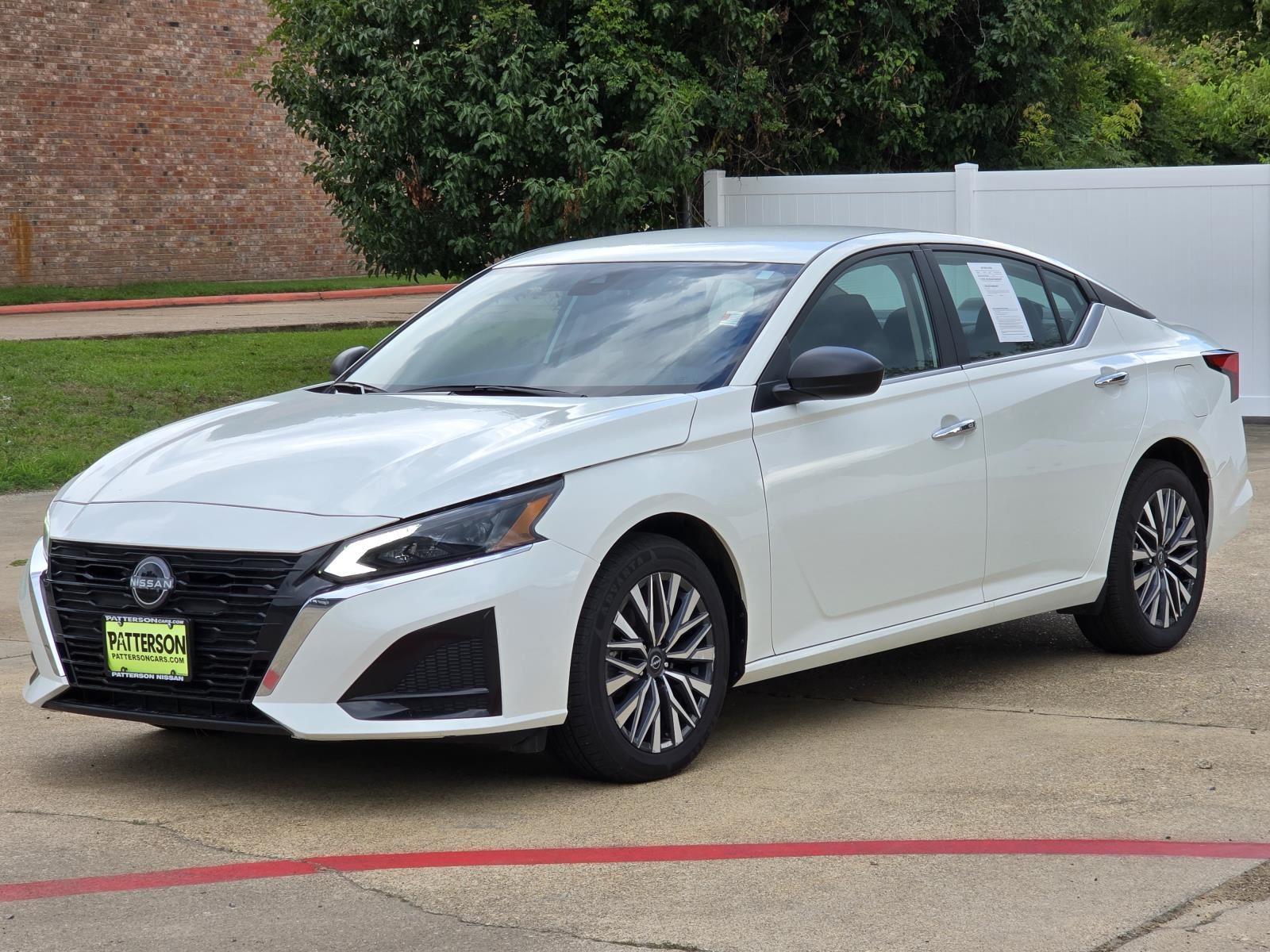 Glacier White 2025 Nissan Altima 2.5 SV AWD Sedan All-Wheel Drive Continuously Variable Transmission