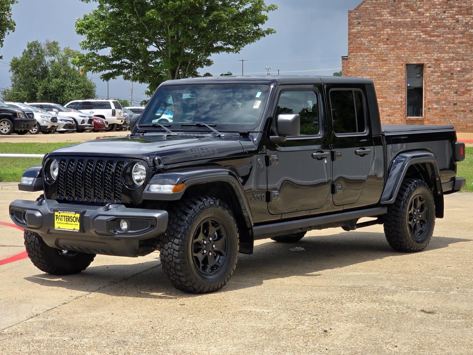 Black Clearcoat 2023 Jeep Gladiator Willys Crew Cab 4WD Pickup Truck Four-Wheel Drive 8-Speed Automatic