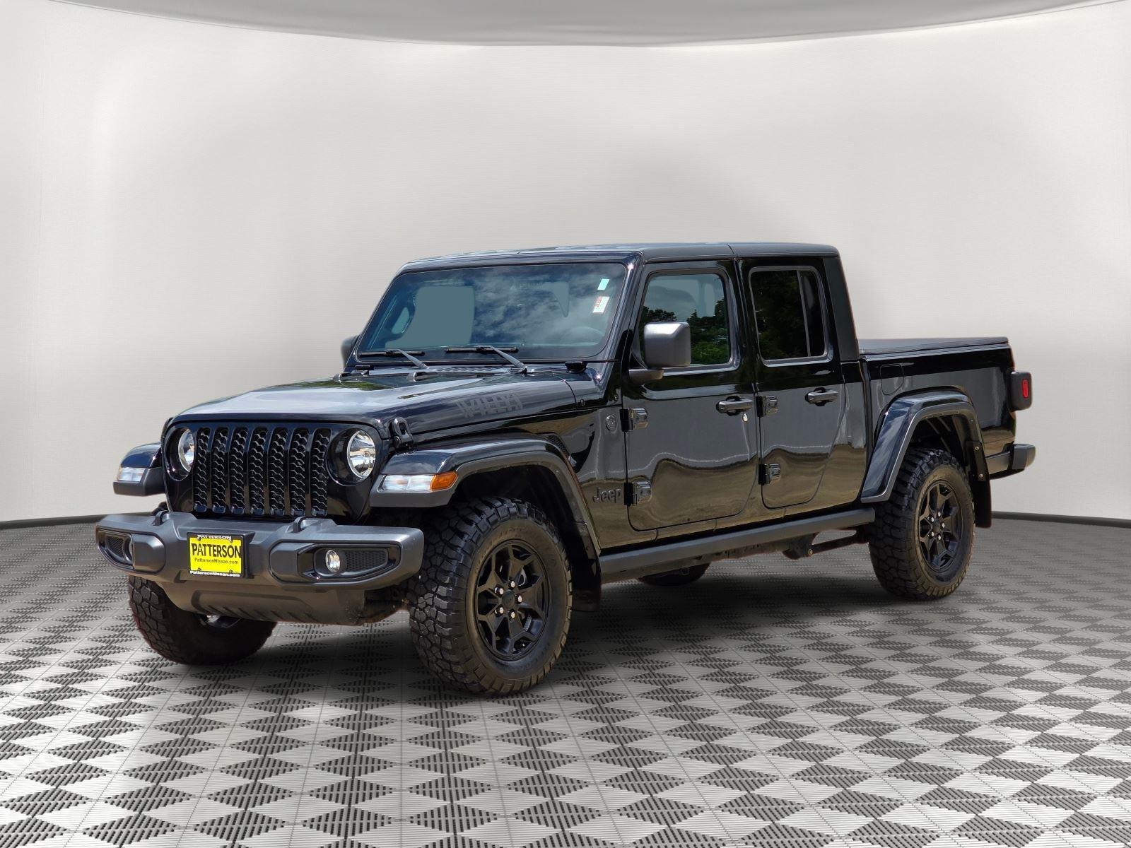 Black Clearcoat 2023 Jeep Gladiator Willys Crew Cab 4WD Pickup Truck Four-Wheel Drive 8-Speed Automatic
