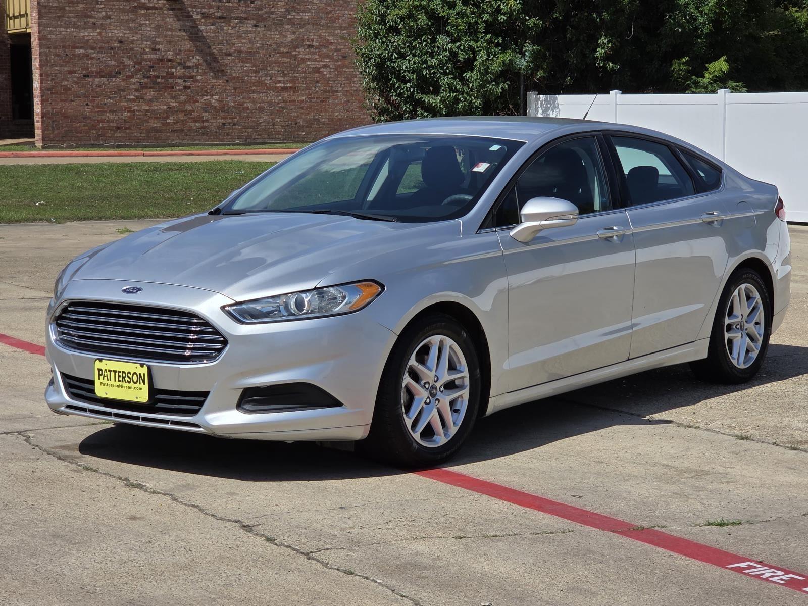 White 2016 Ford Fusion SE Sedan Front-Wheel Drive 6-Speed Automatic