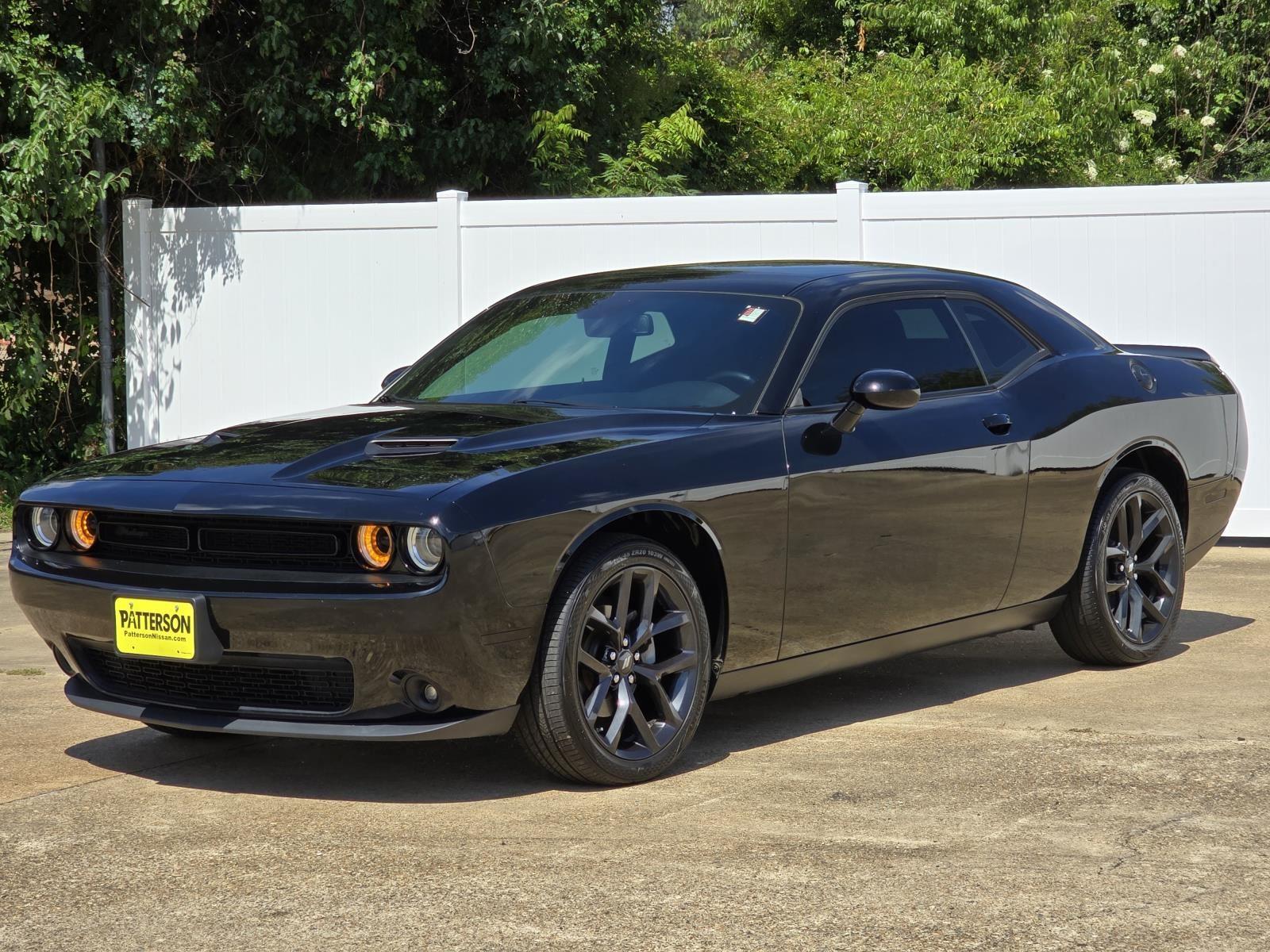 2022 Dodge Challenger SXT Auto's photo