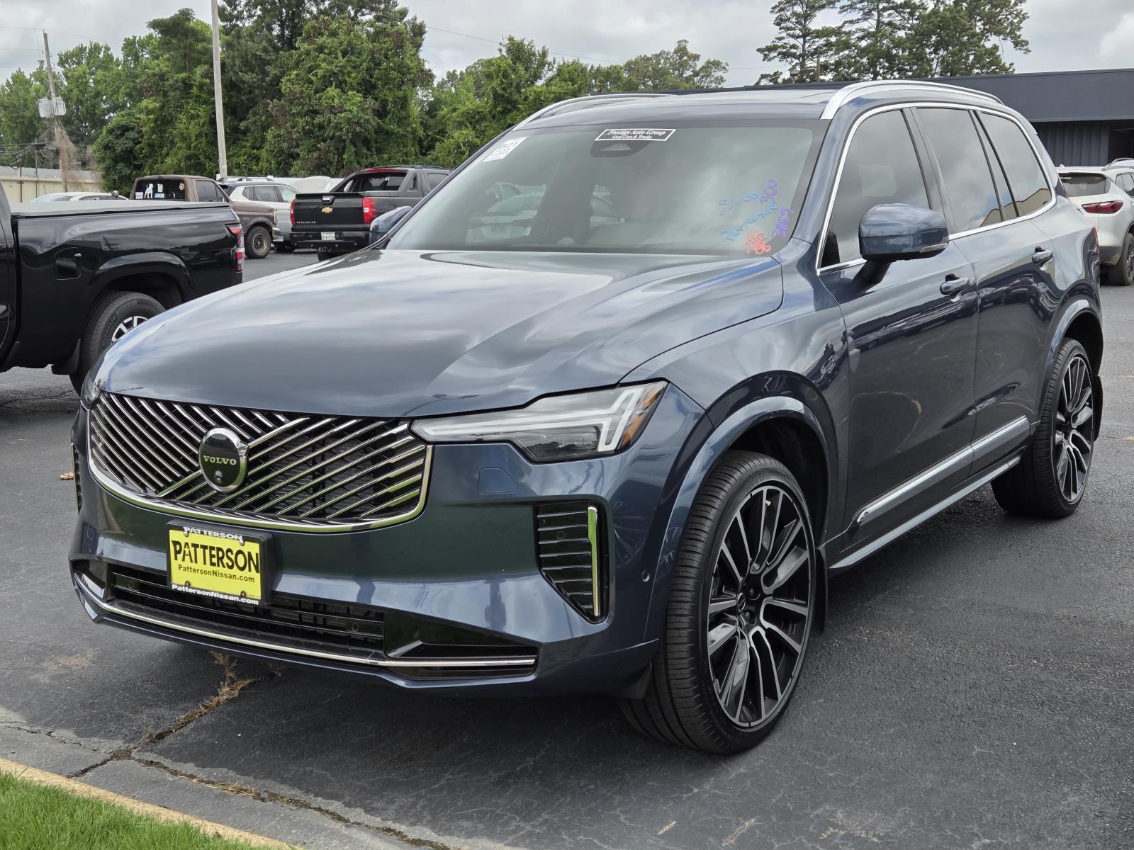 2025 Volvo XC90 B6 Ultra Bright Theme 7-Passenger AWD