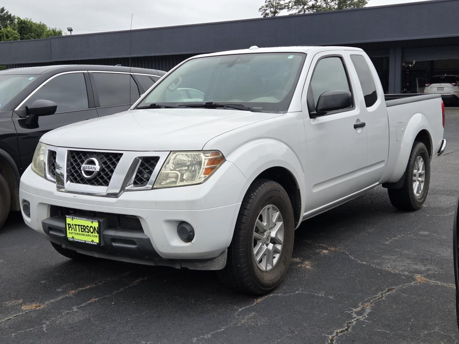 Glacier White 2016 Nissan Frontier Pickup Truck 4X2 Automatic
