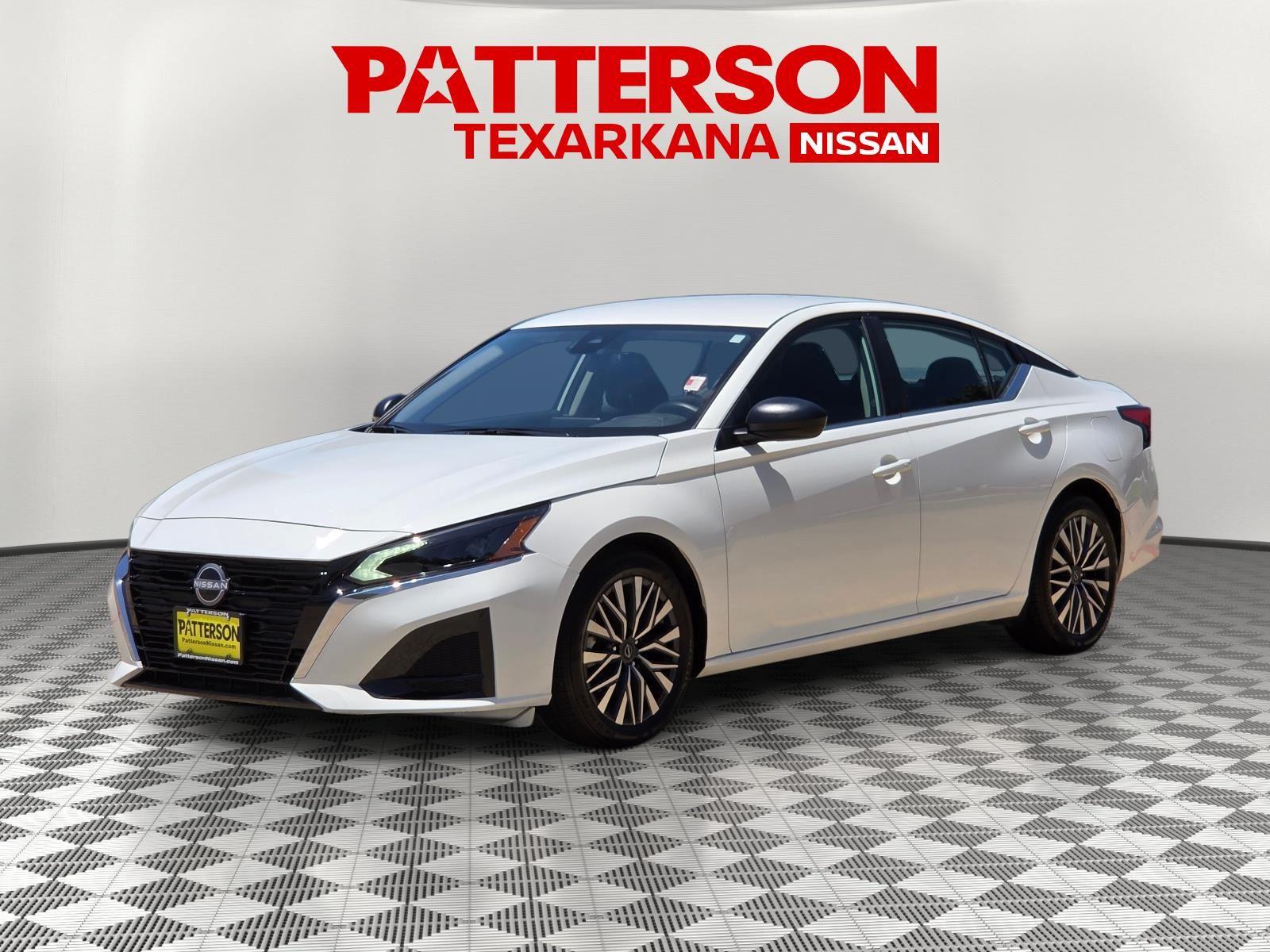 Glacier White 2026 Nissan Altima Sedan Front-Wheel Drive Continuously Variable Transmission