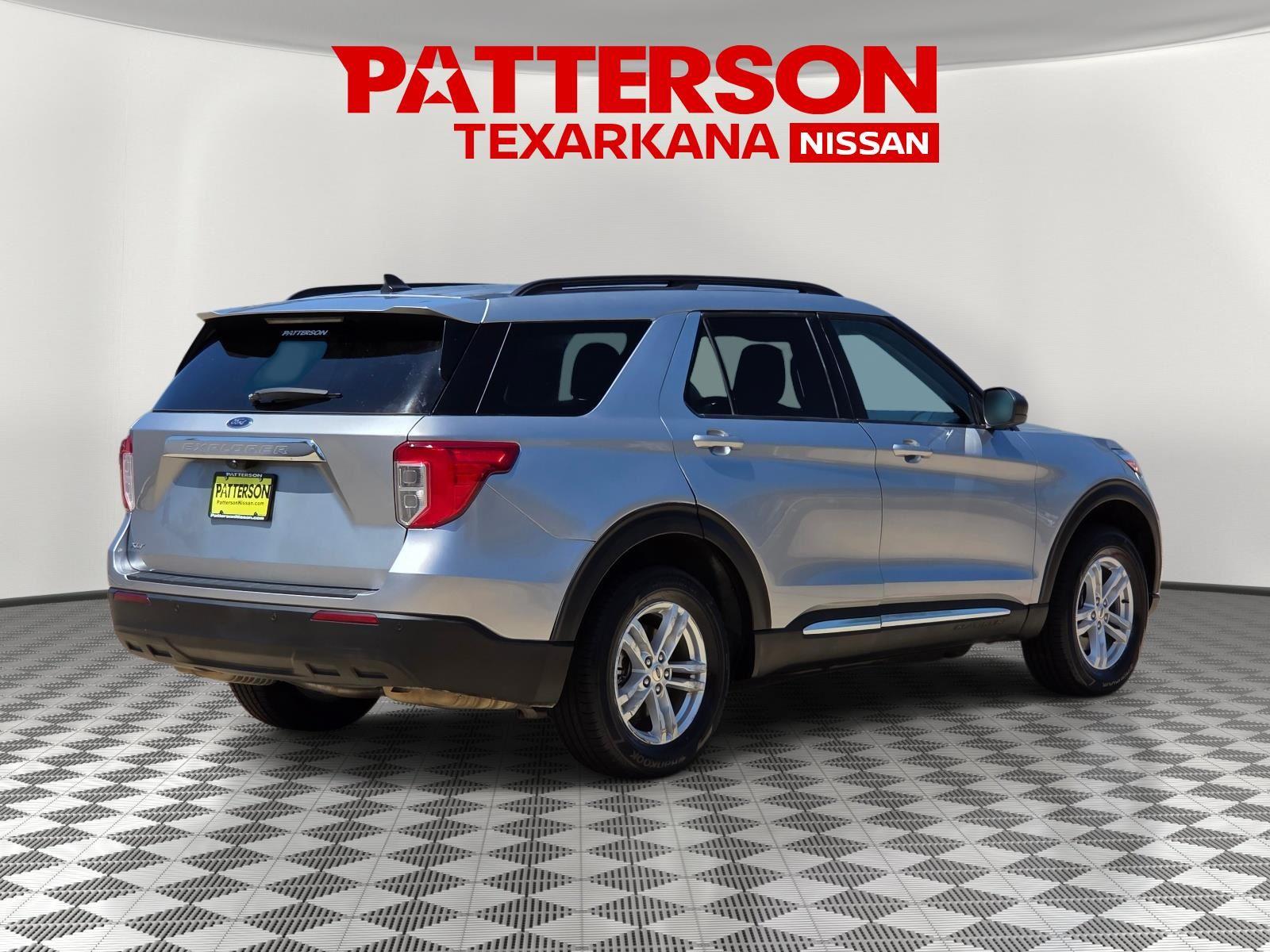 View vehicle photo 4