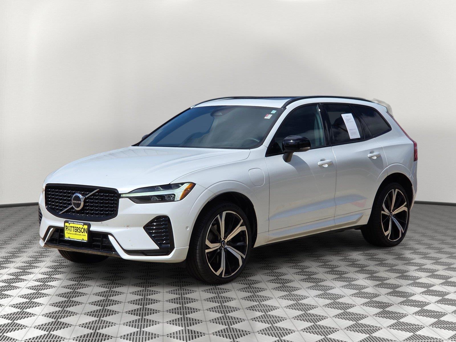 Crystal White Metallic 2022 Volvo XC60 SUV / Crossover All-Wheel Drive Automatic