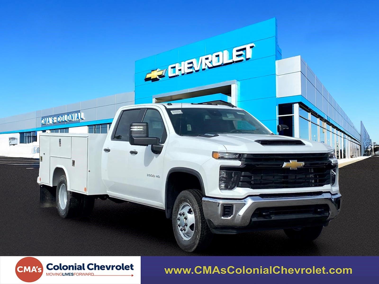 Summit White 2026 Chevrolet Silverado 3500HD Chassis Pickup Truck Four-Wheel Drive Automatic