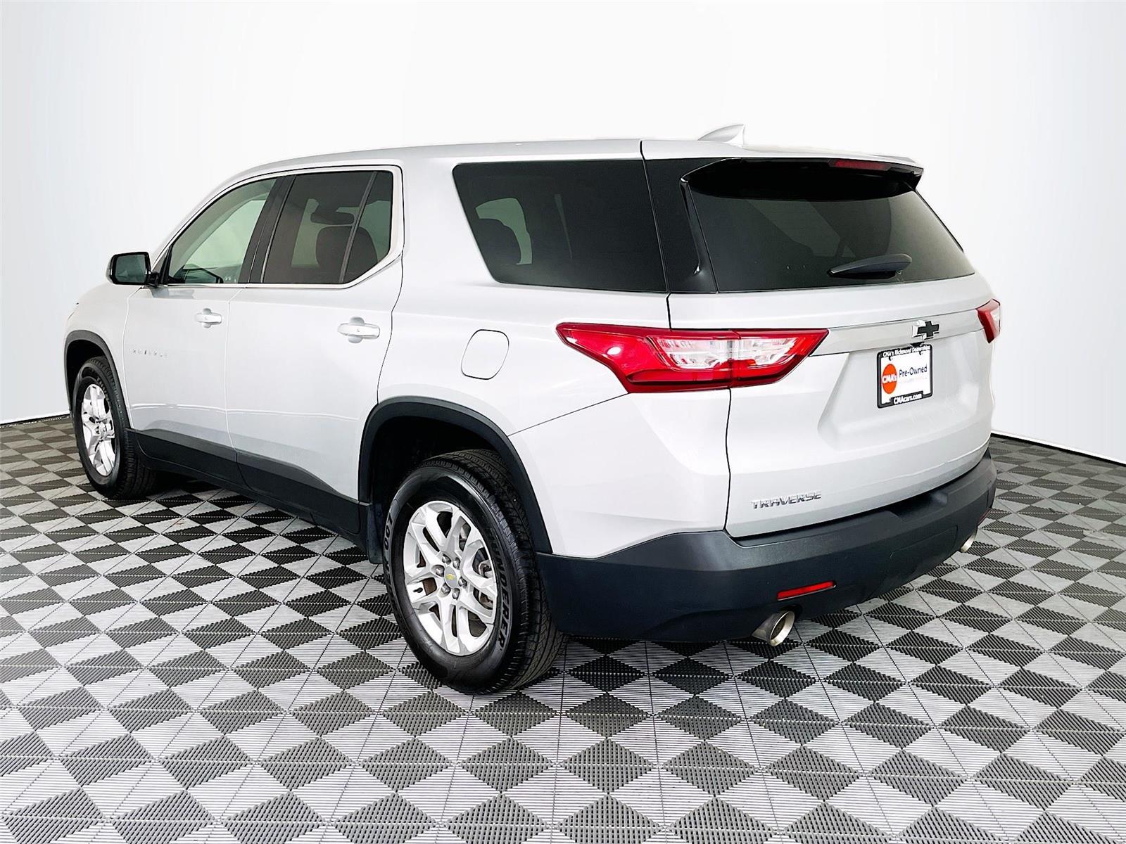 View vehicle photo 6