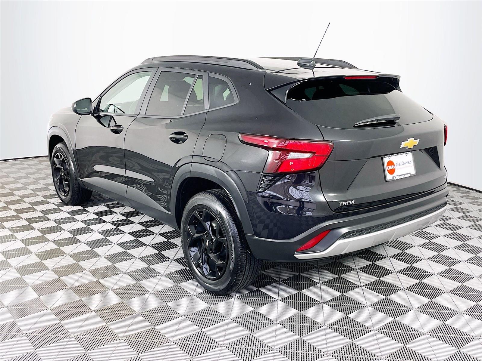 View vehicle photo 6