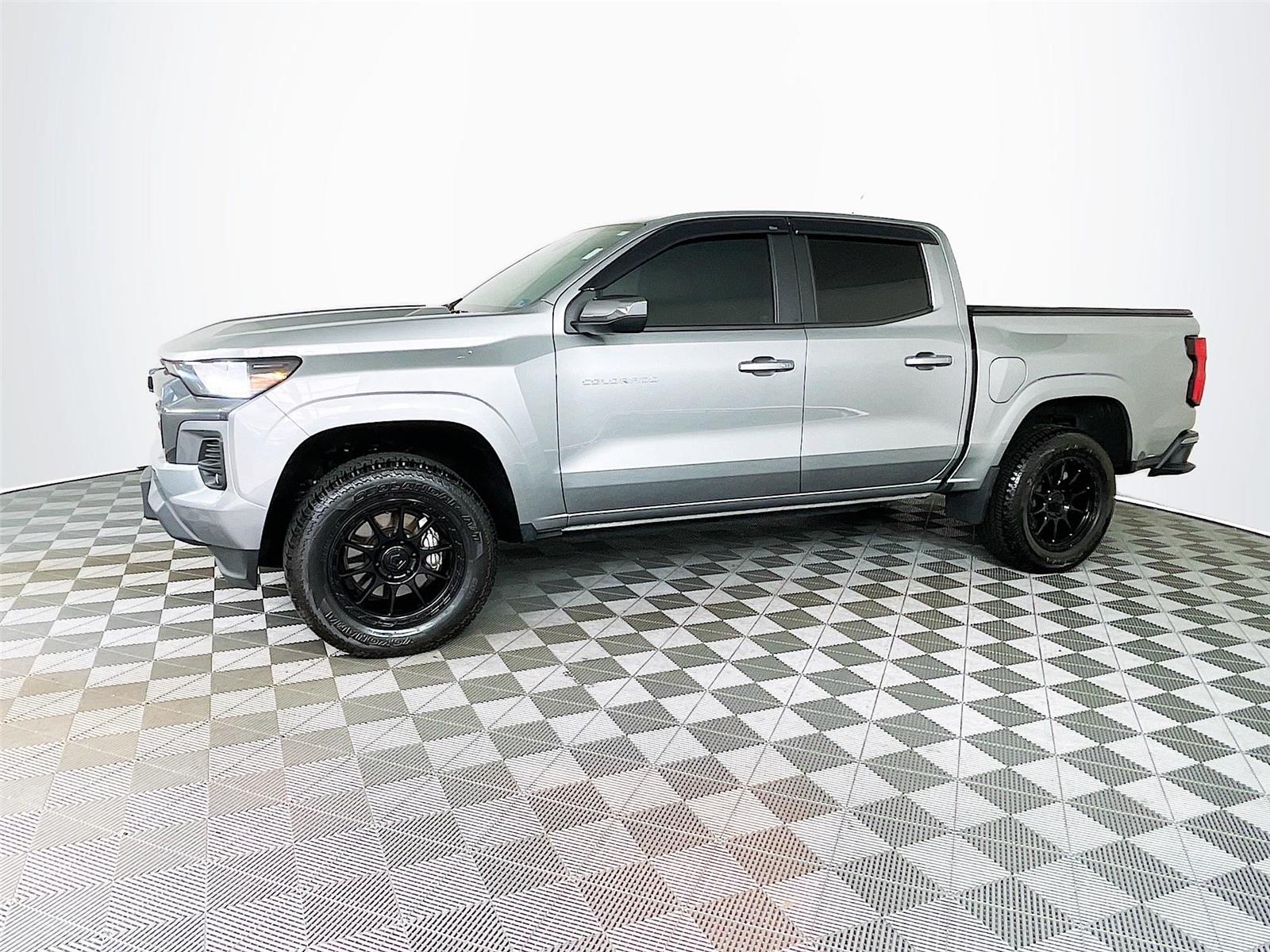 View vehicle photo 4