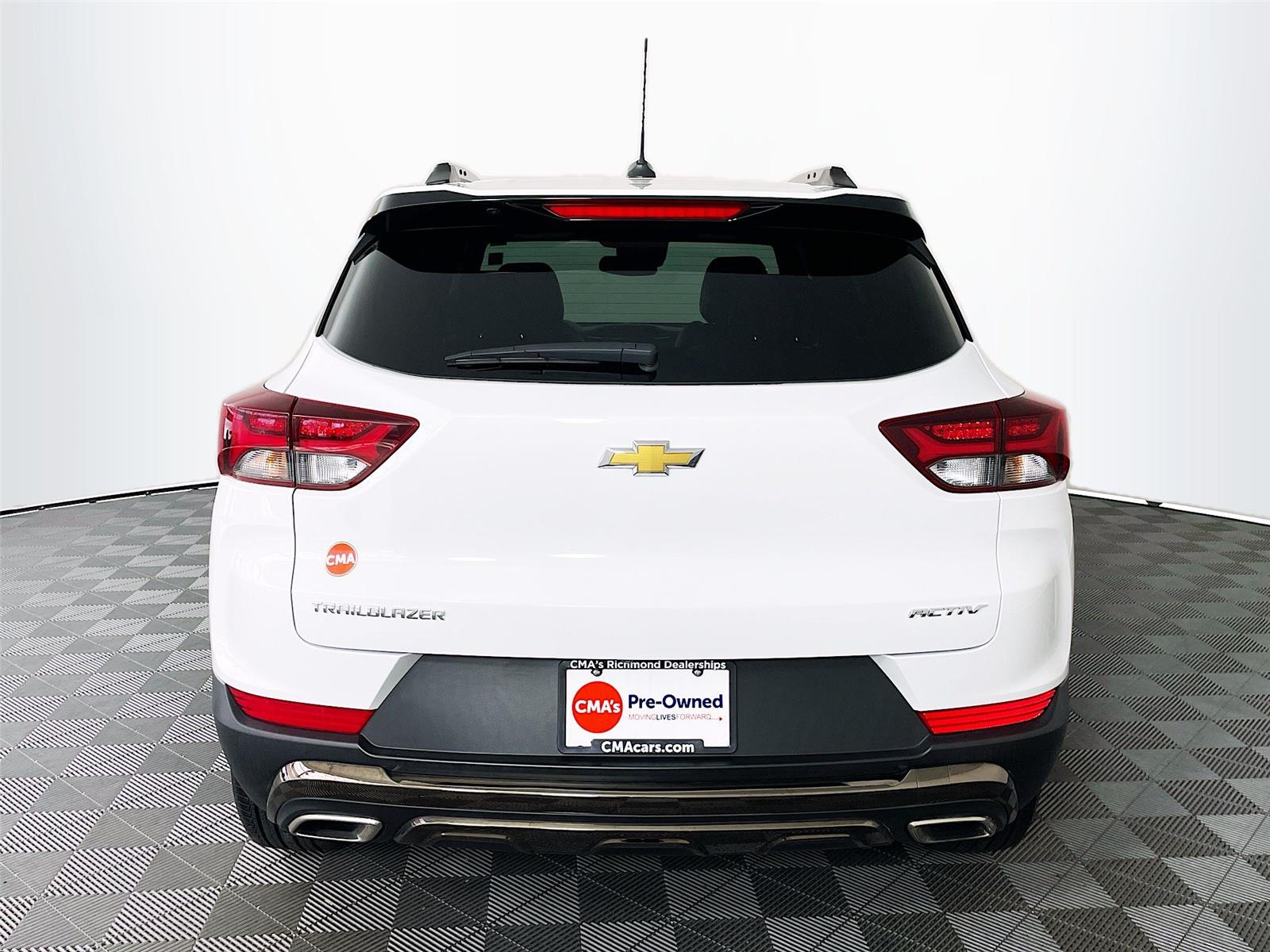 View vehicle photo 7