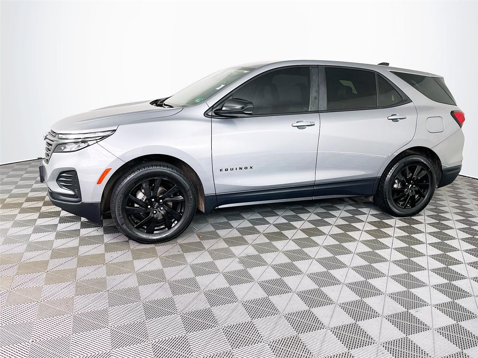 View vehicle photo 4