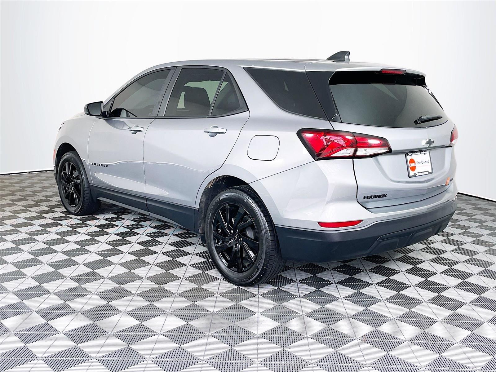 View vehicle photo 6