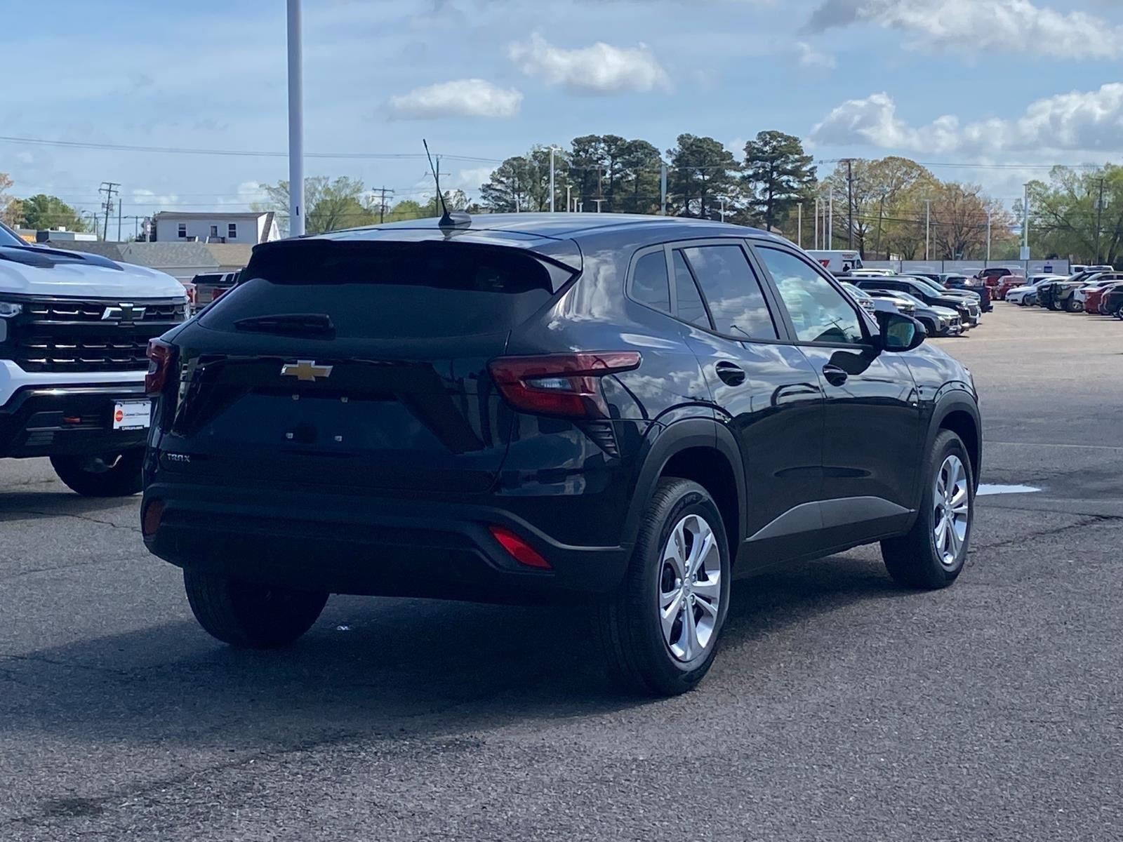 View vehicle photo 3