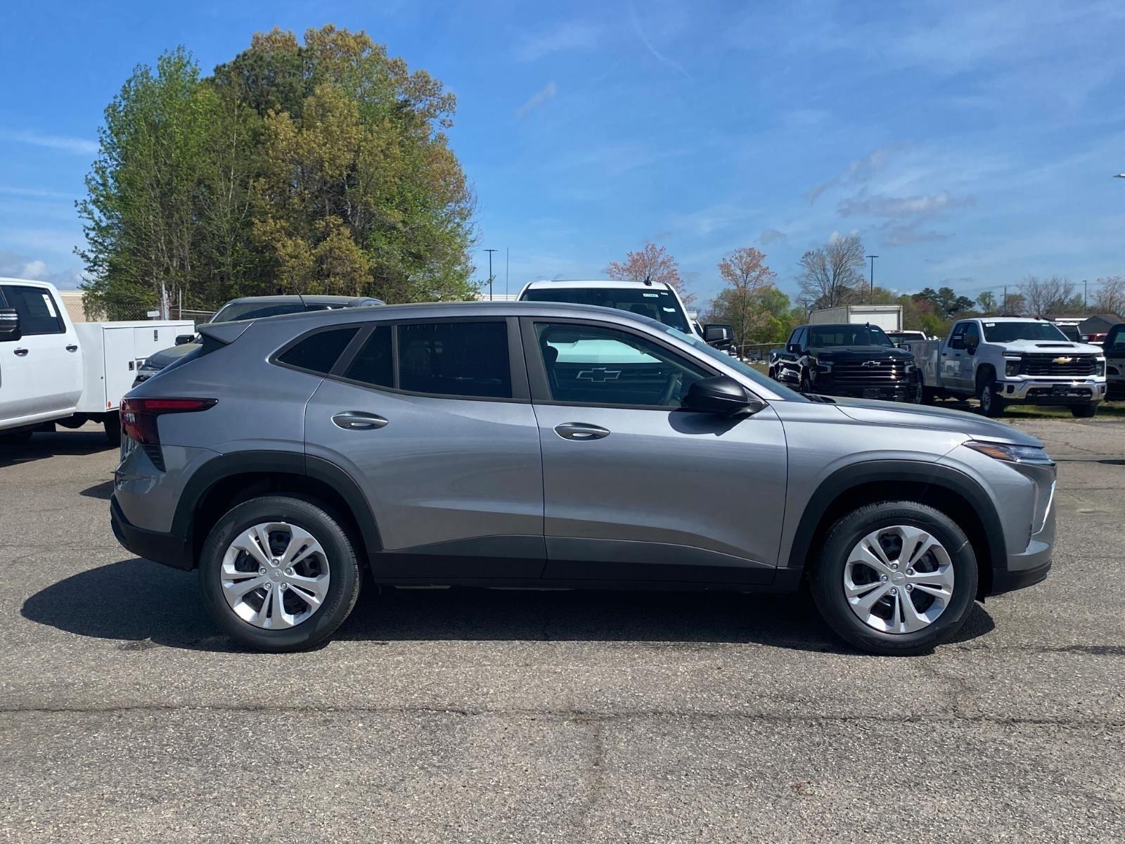 View vehicle photo 2