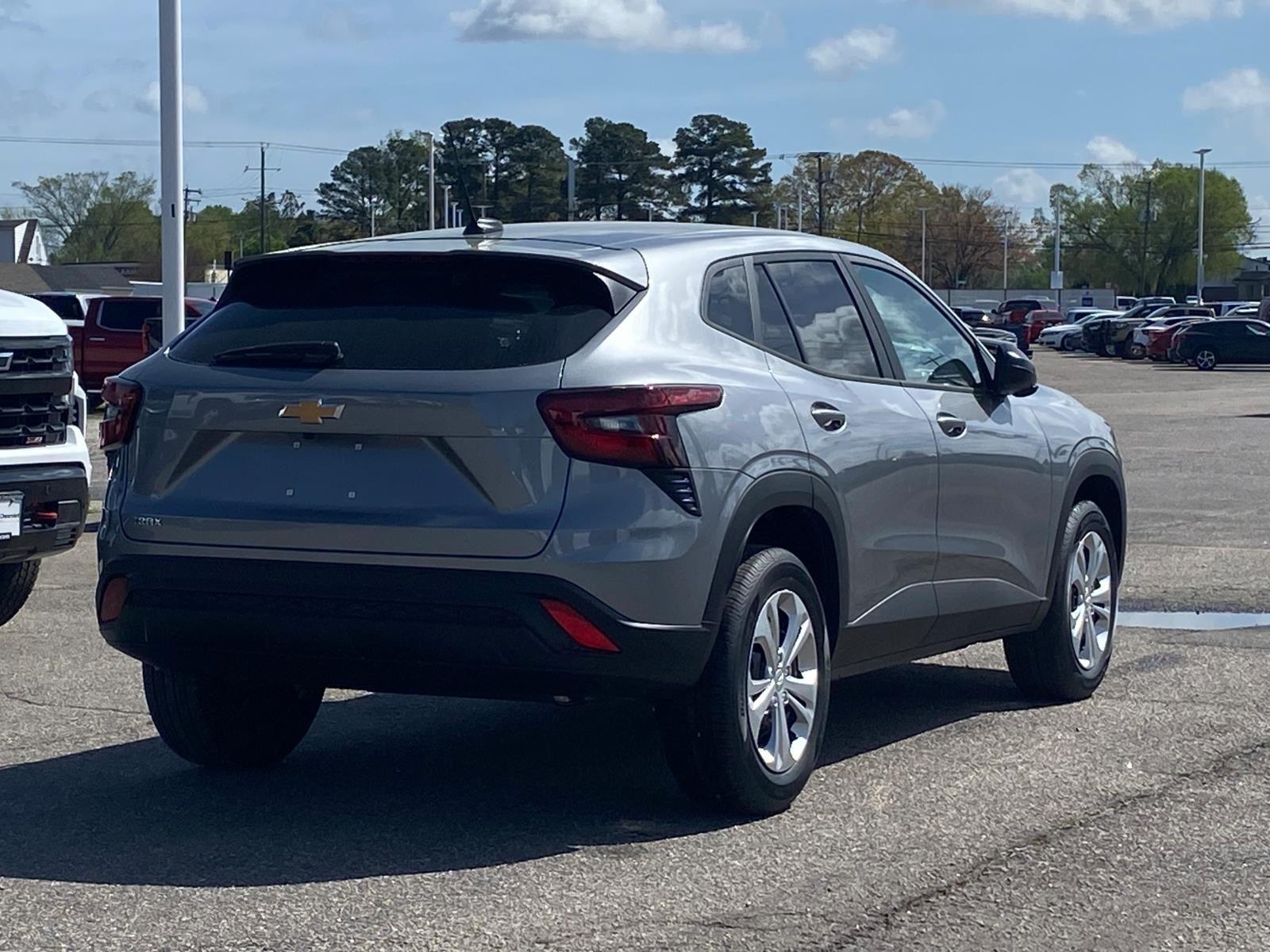 View vehicle photo 3