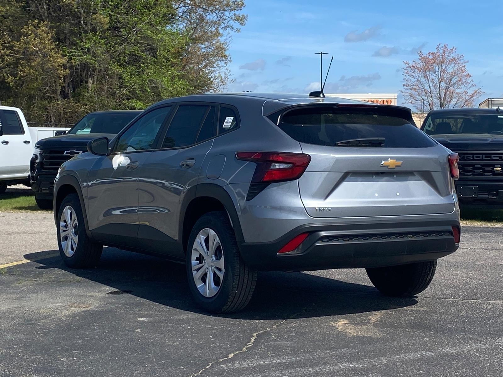 View vehicle photo 5