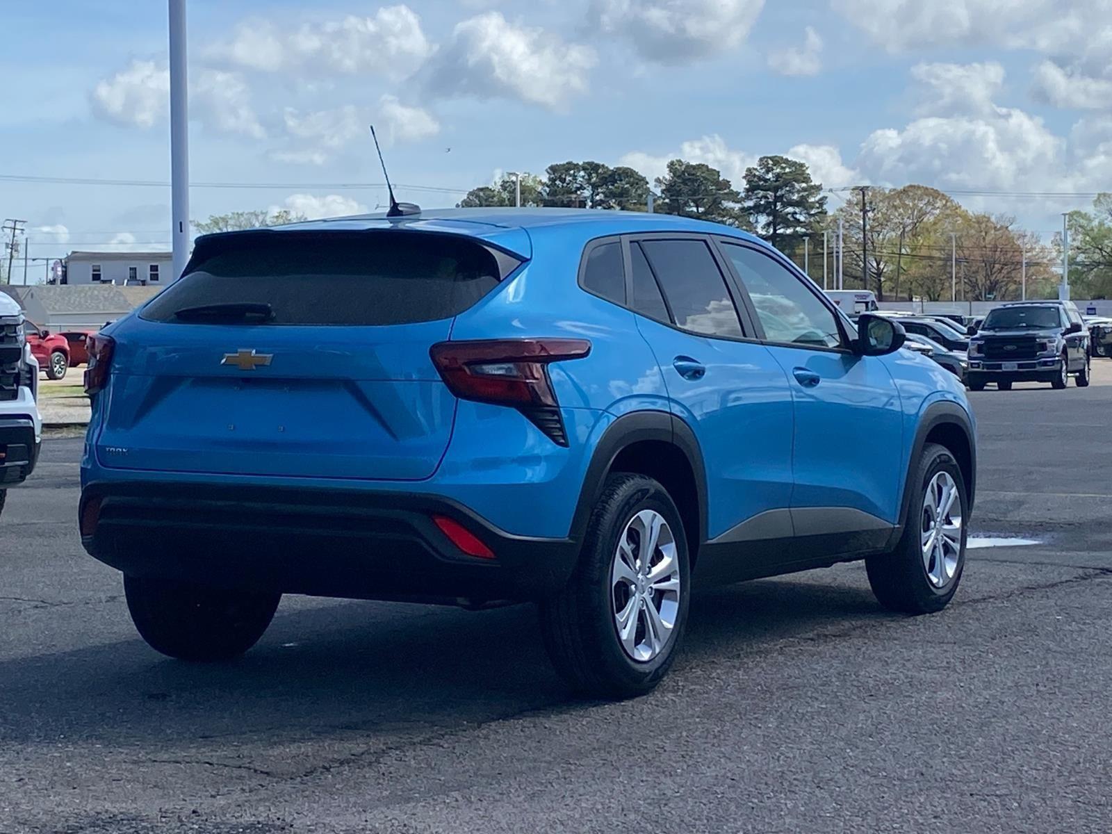 View vehicle photo 2