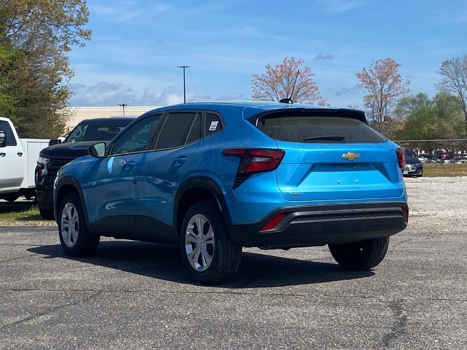 View vehicle photo 3