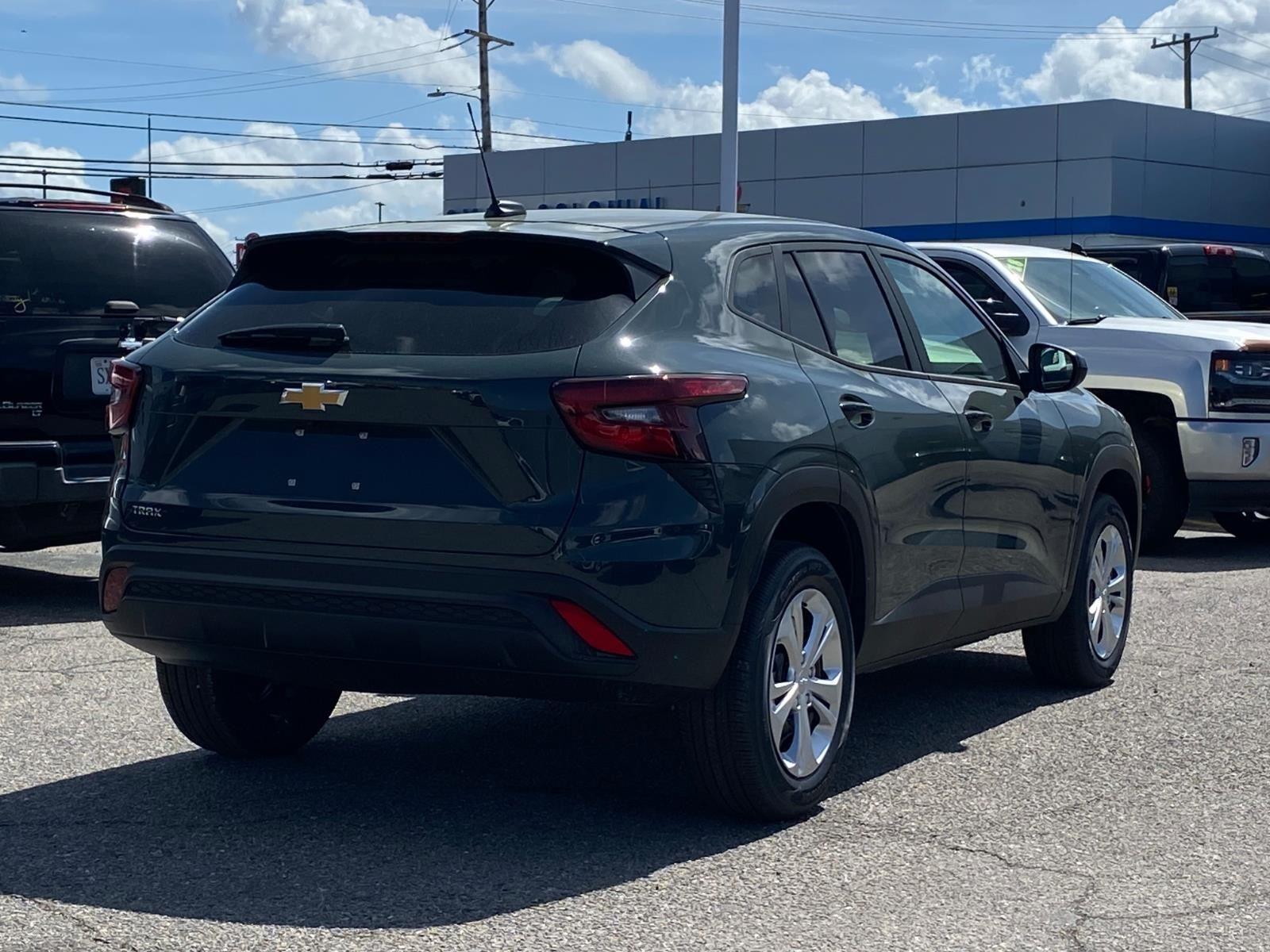 View vehicle photo 3