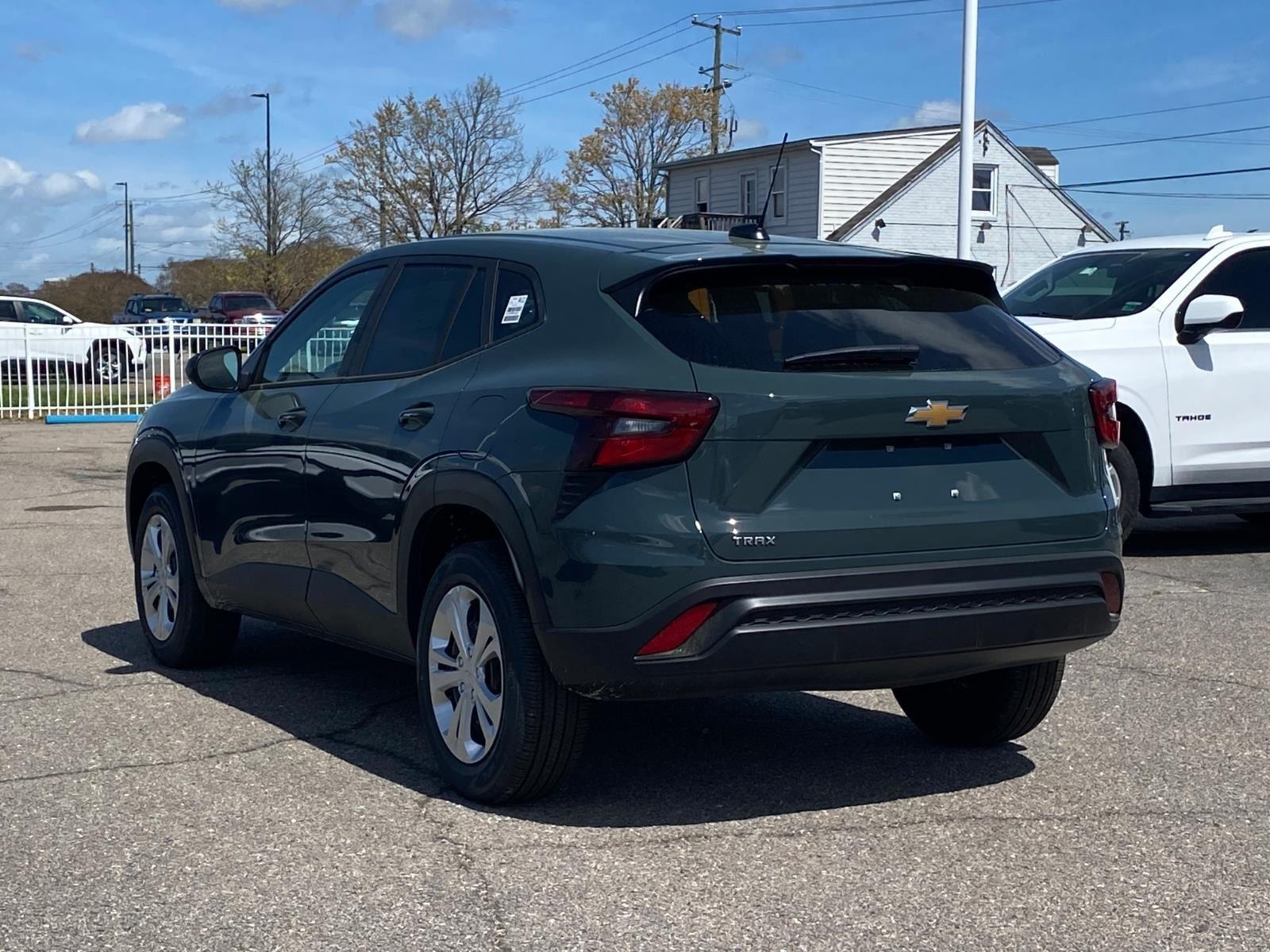 View vehicle photo 5