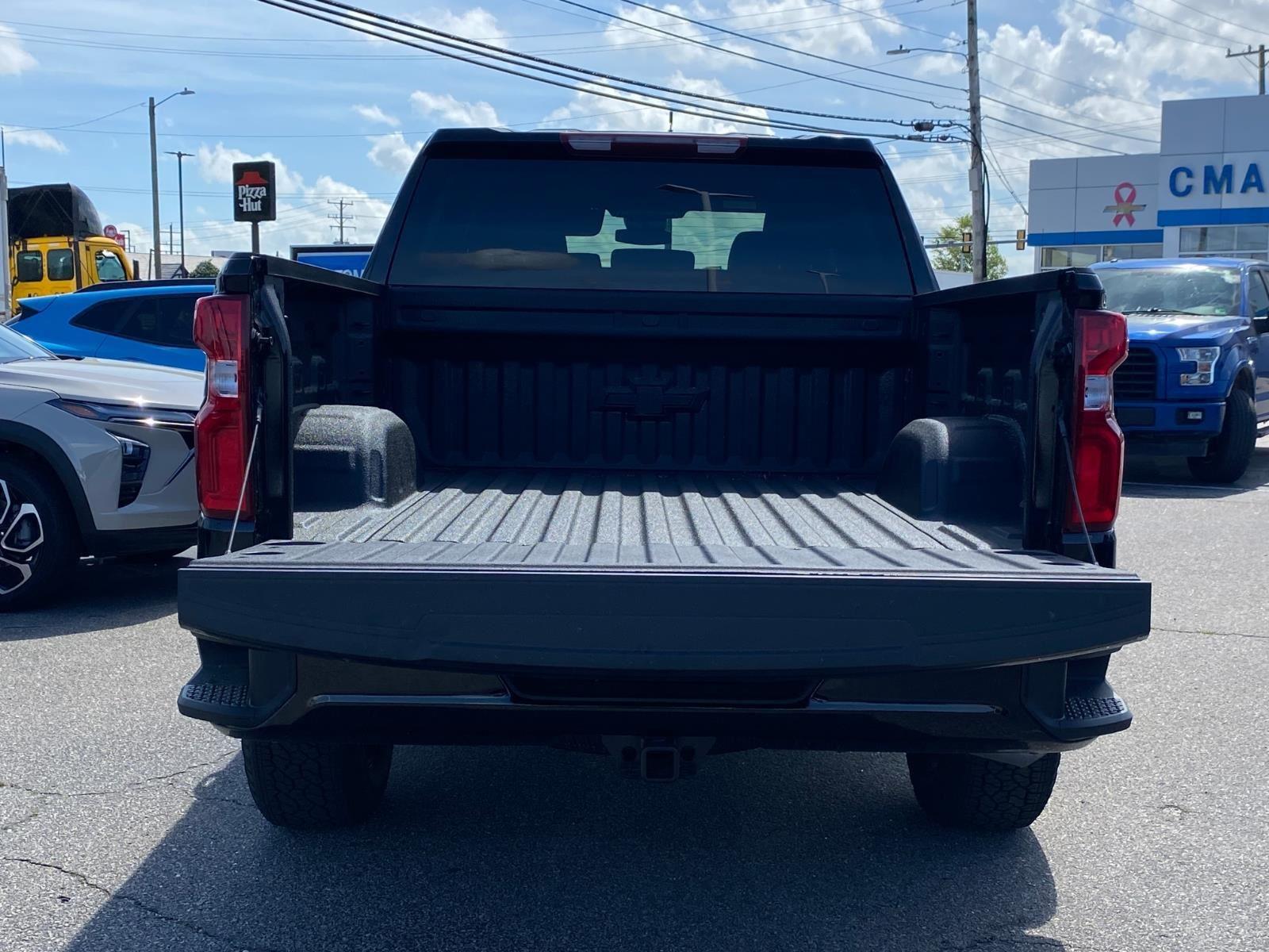 View vehicle photo 5