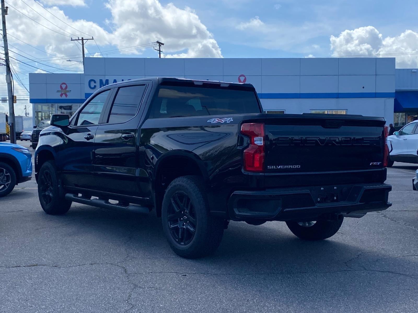 View vehicle photo 7