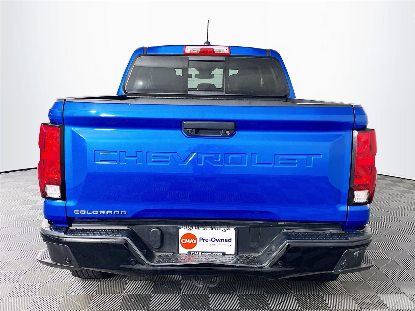 View vehicle photo 7