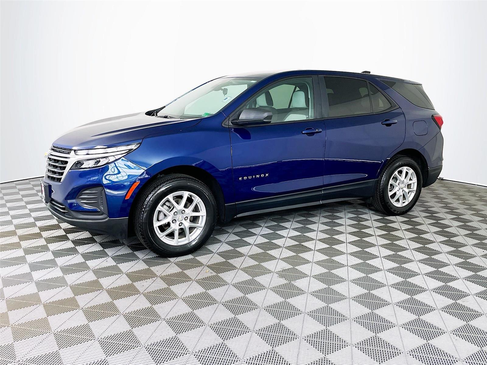 View vehicle photo 4