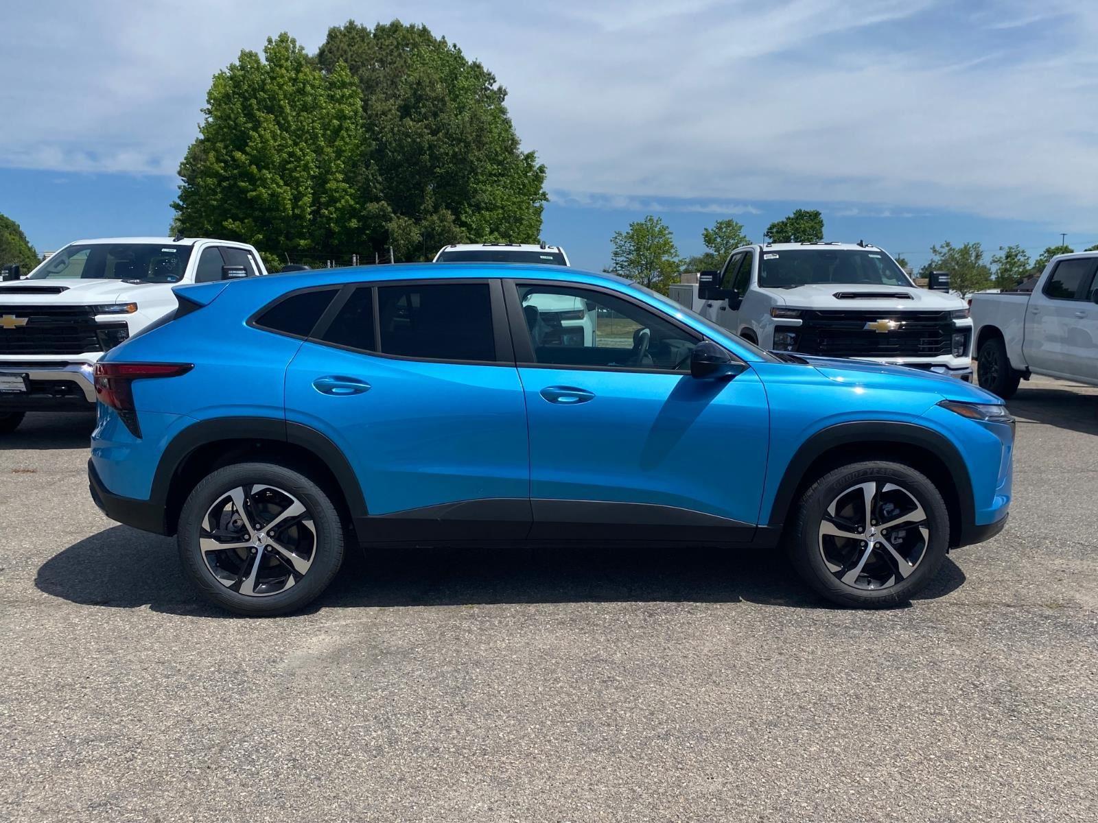 View vehicle photo 2