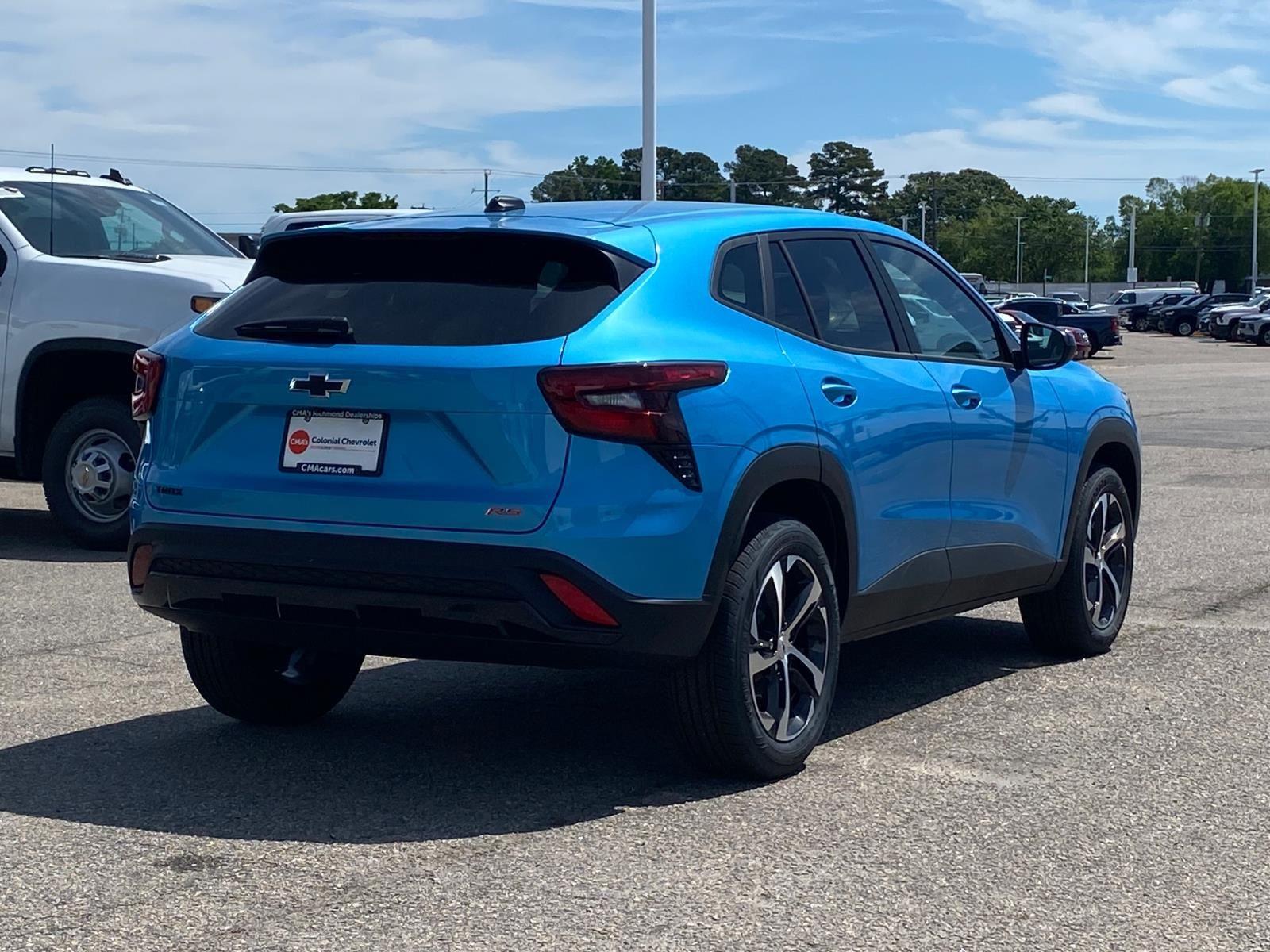 View vehicle photo 3